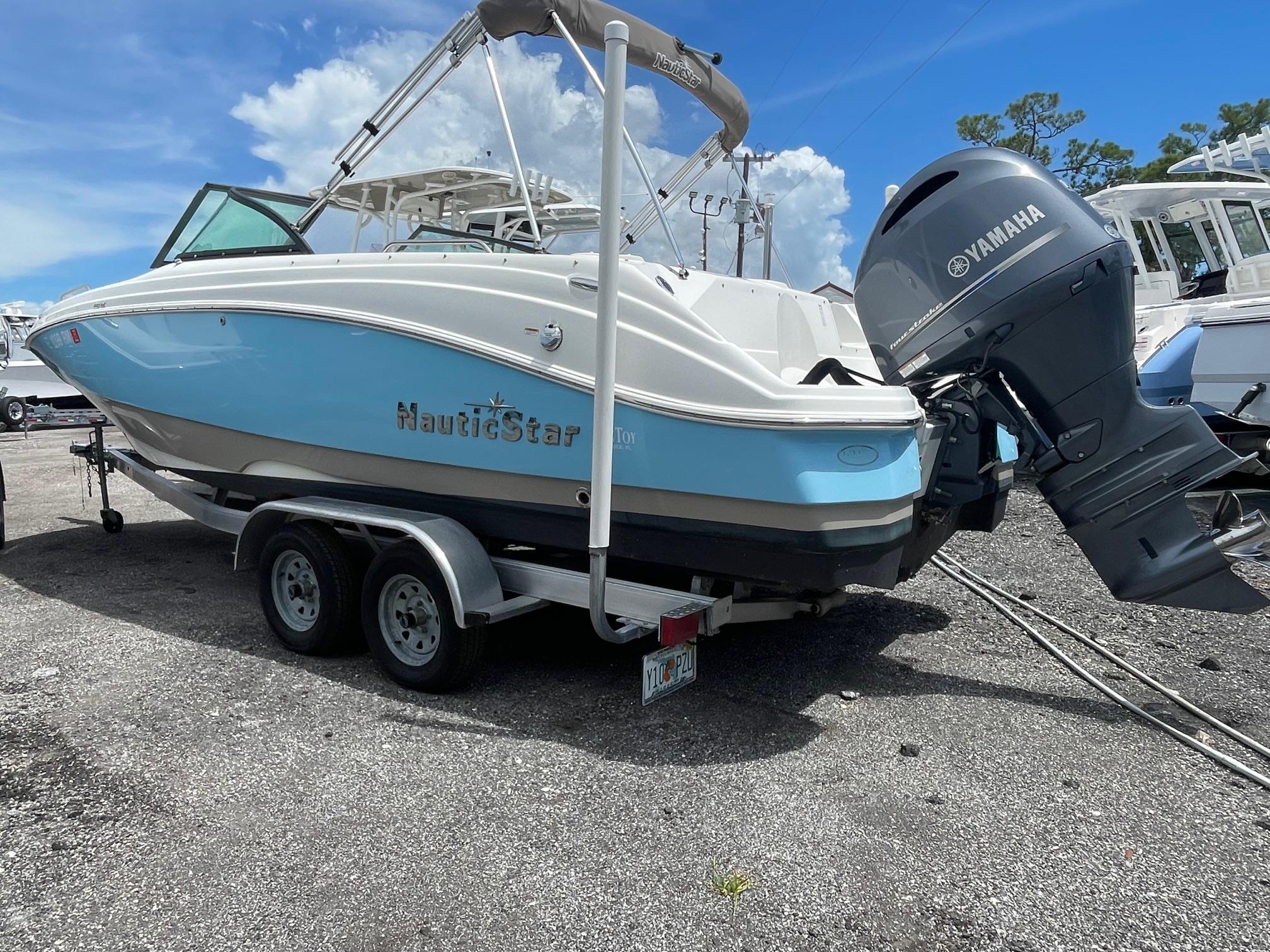 2018 NauticStar 223DC Sport Deck-2