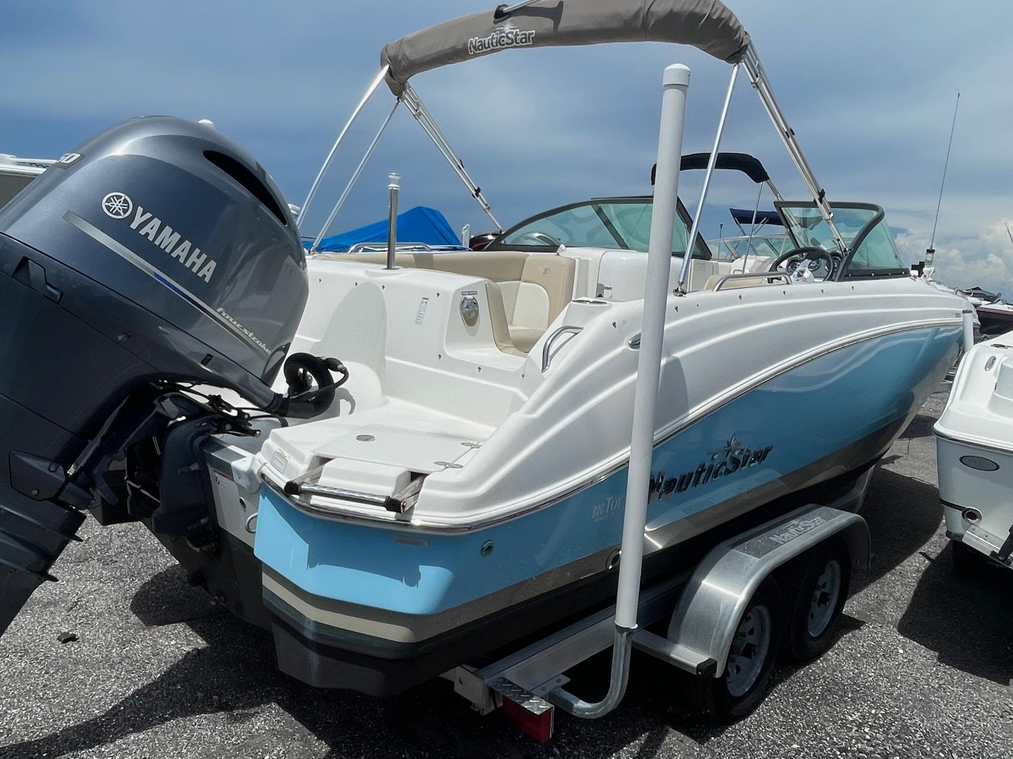 2018 NauticStar 223DC Sport Deck-3