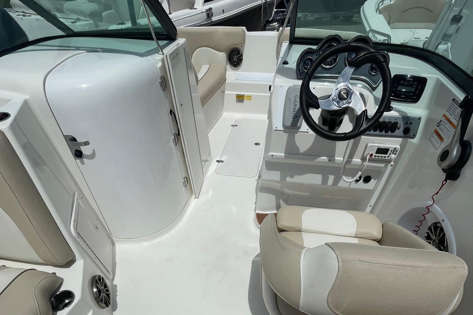2018 NauticStar 223DC Sport Deck-11