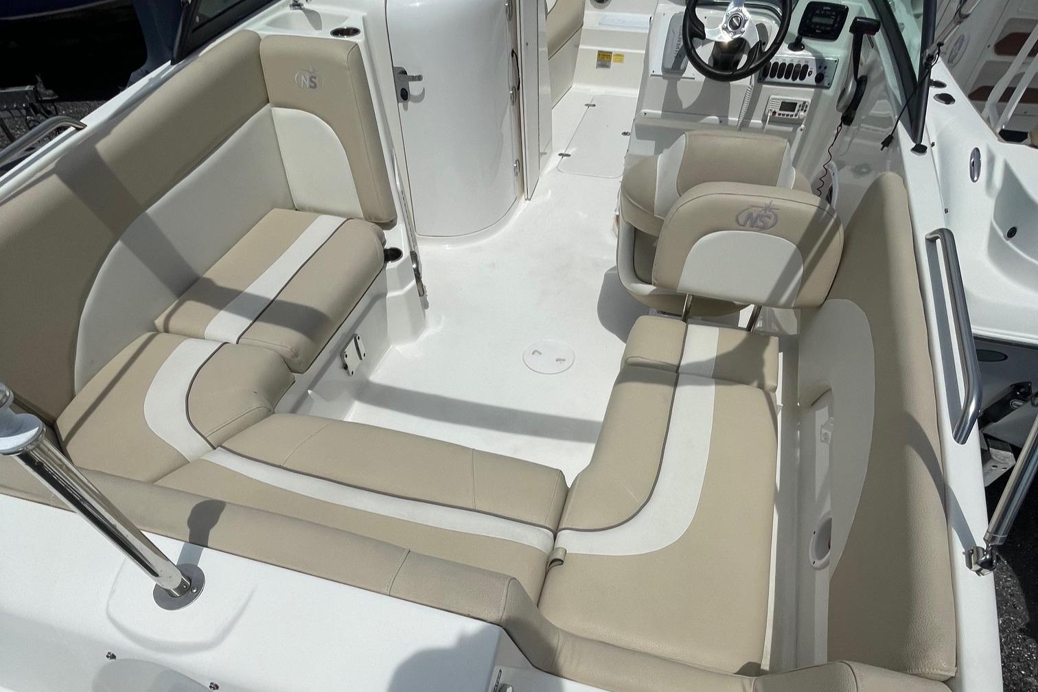2018 NauticStar 223DC Sport Deck-14