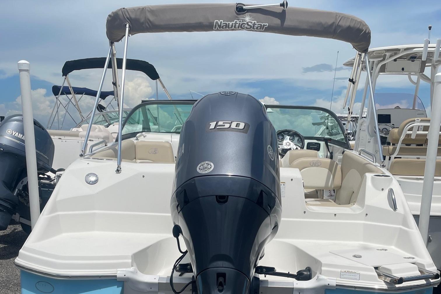 2018 NauticStar 223DC Sport Deck-5
