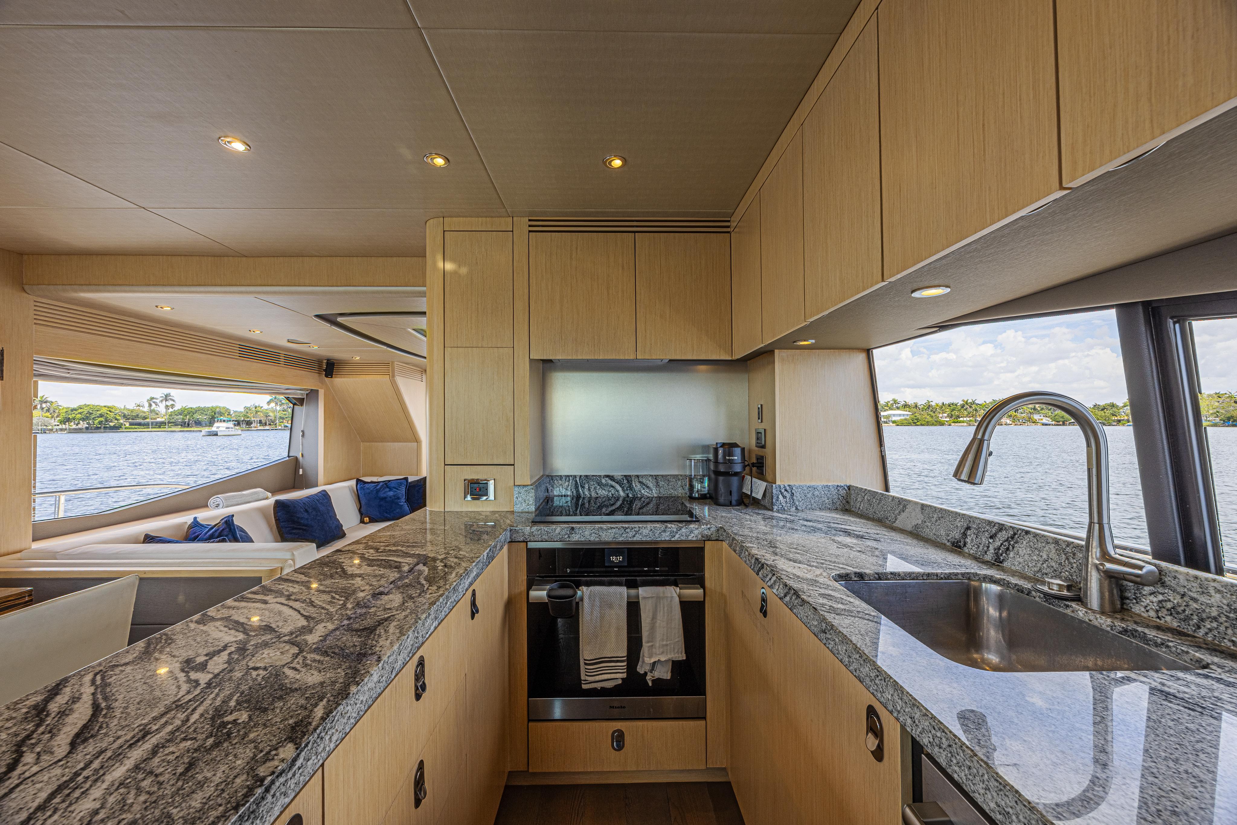 2017 Sunseeker 75 
