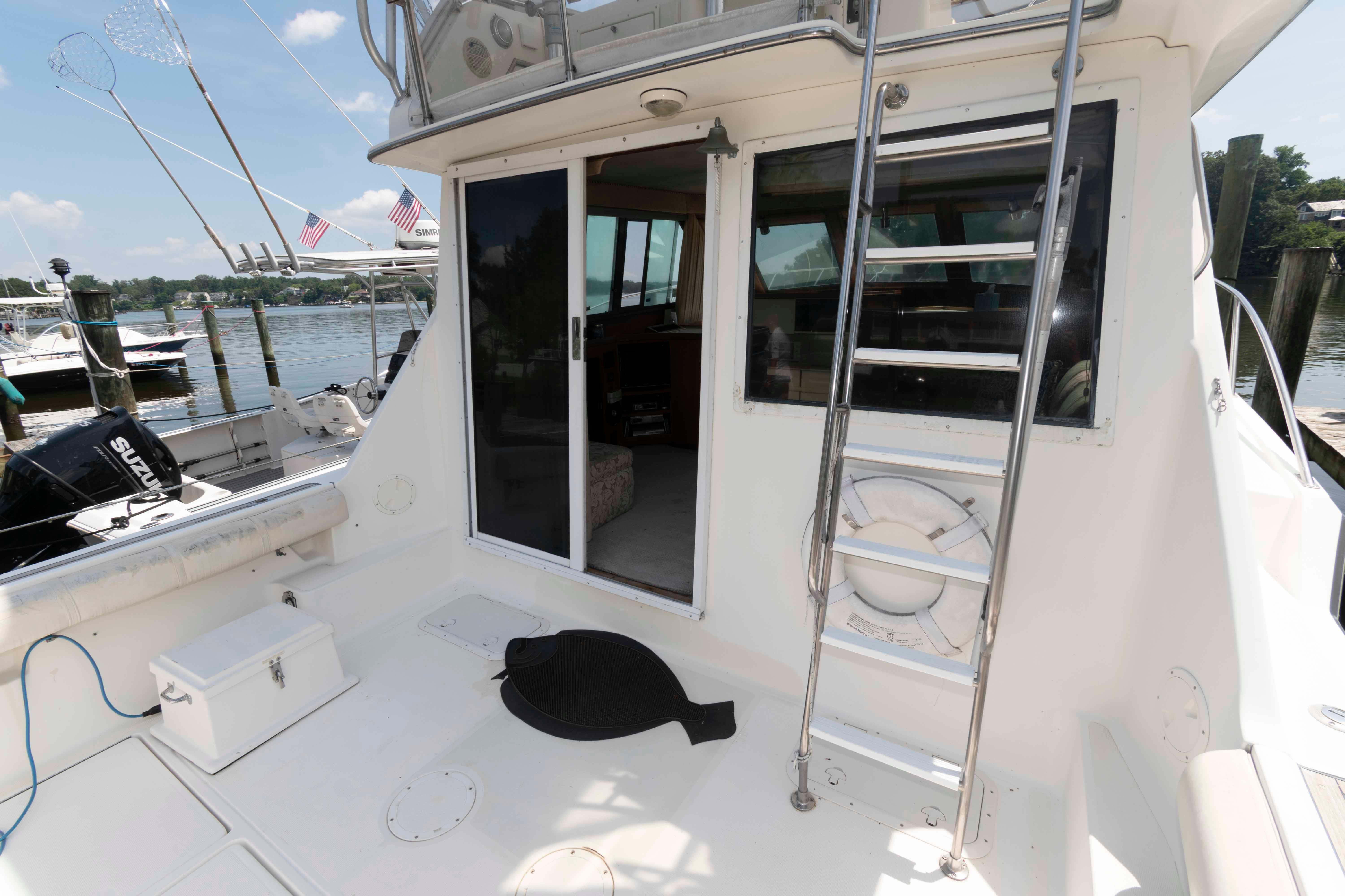 M 10116 SF Knot 10 Yacht Sales