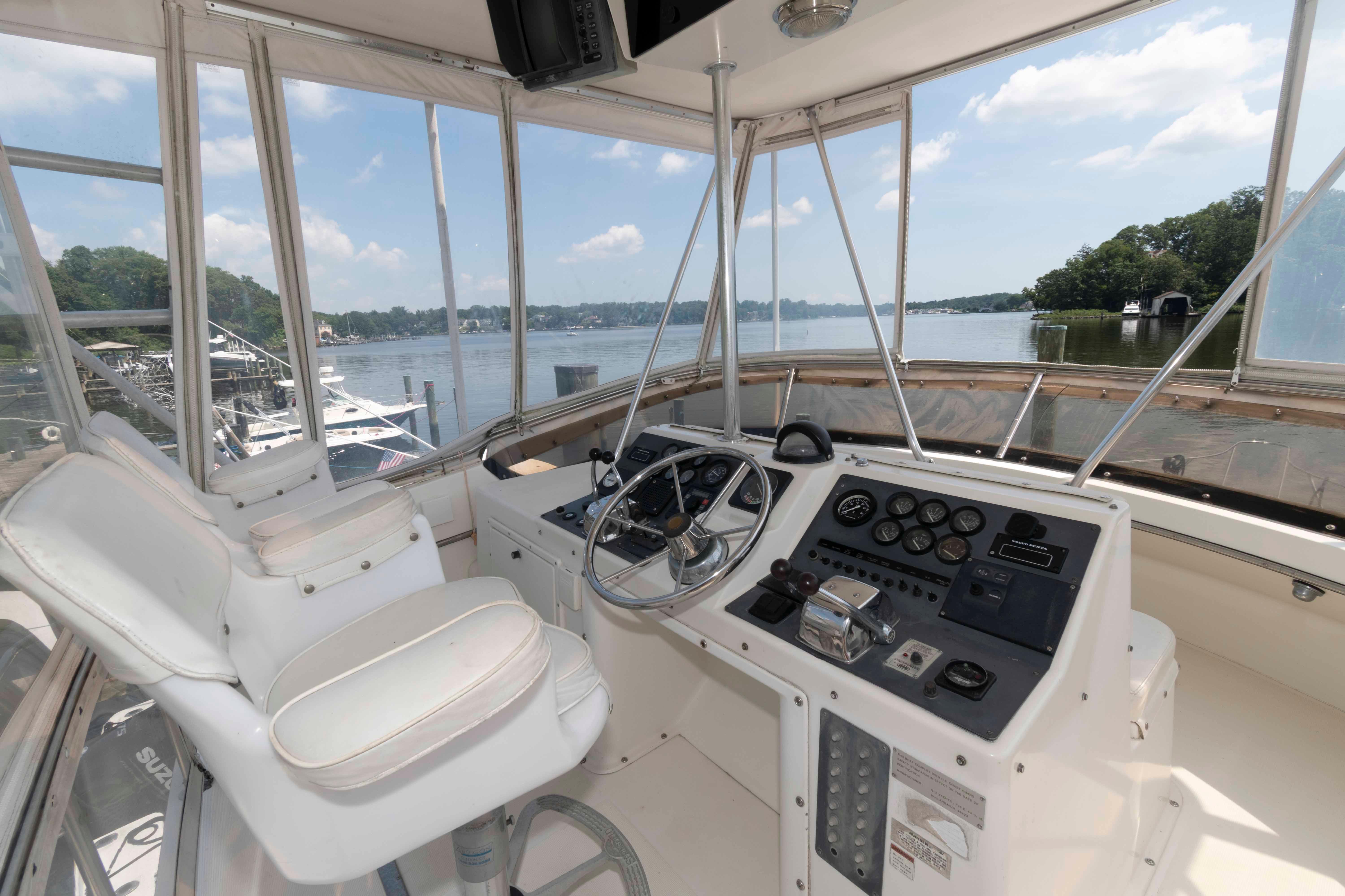M 10116 SF Knot 10 Yacht Sales
