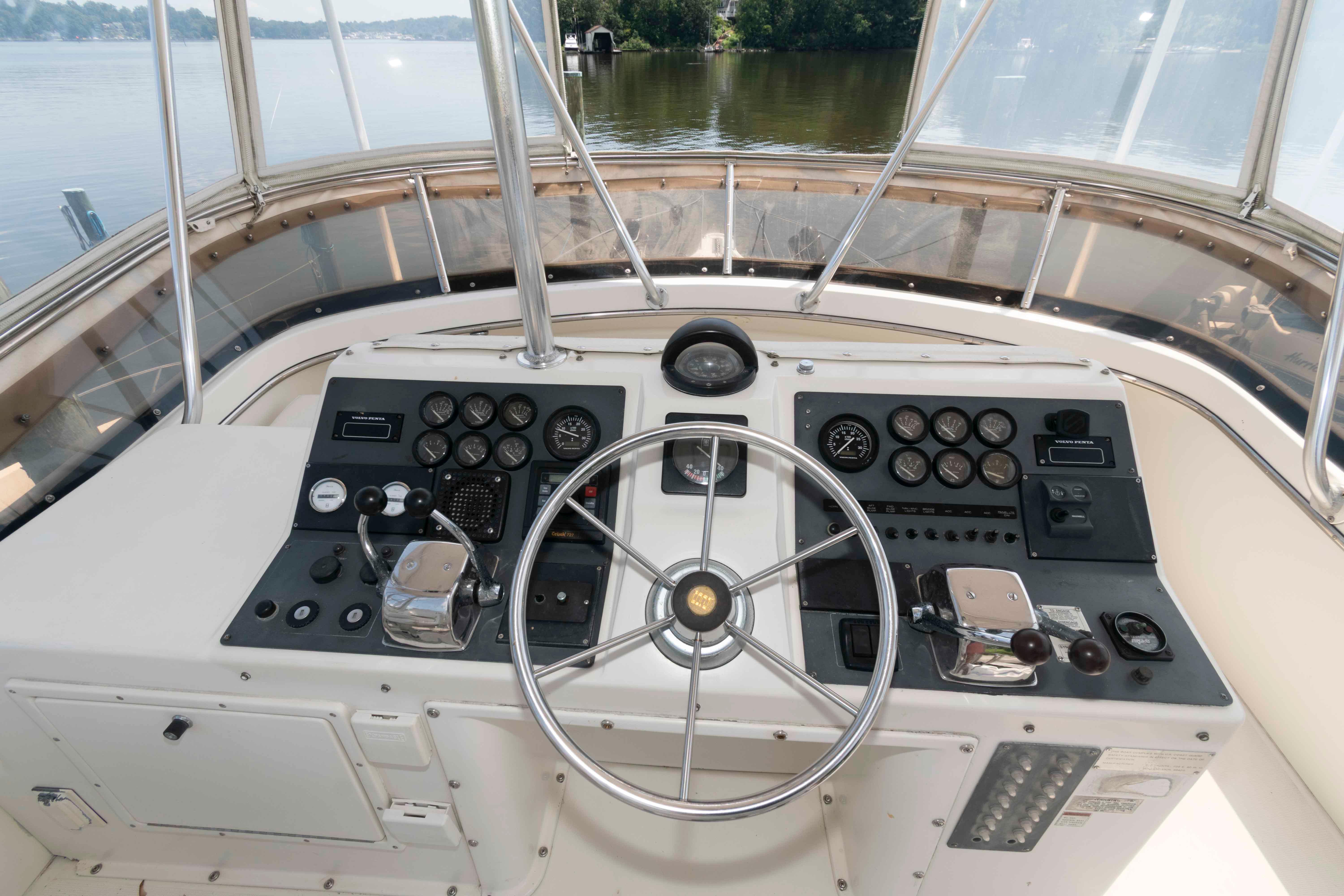 M 10116 SF Knot 10 Yacht Sales