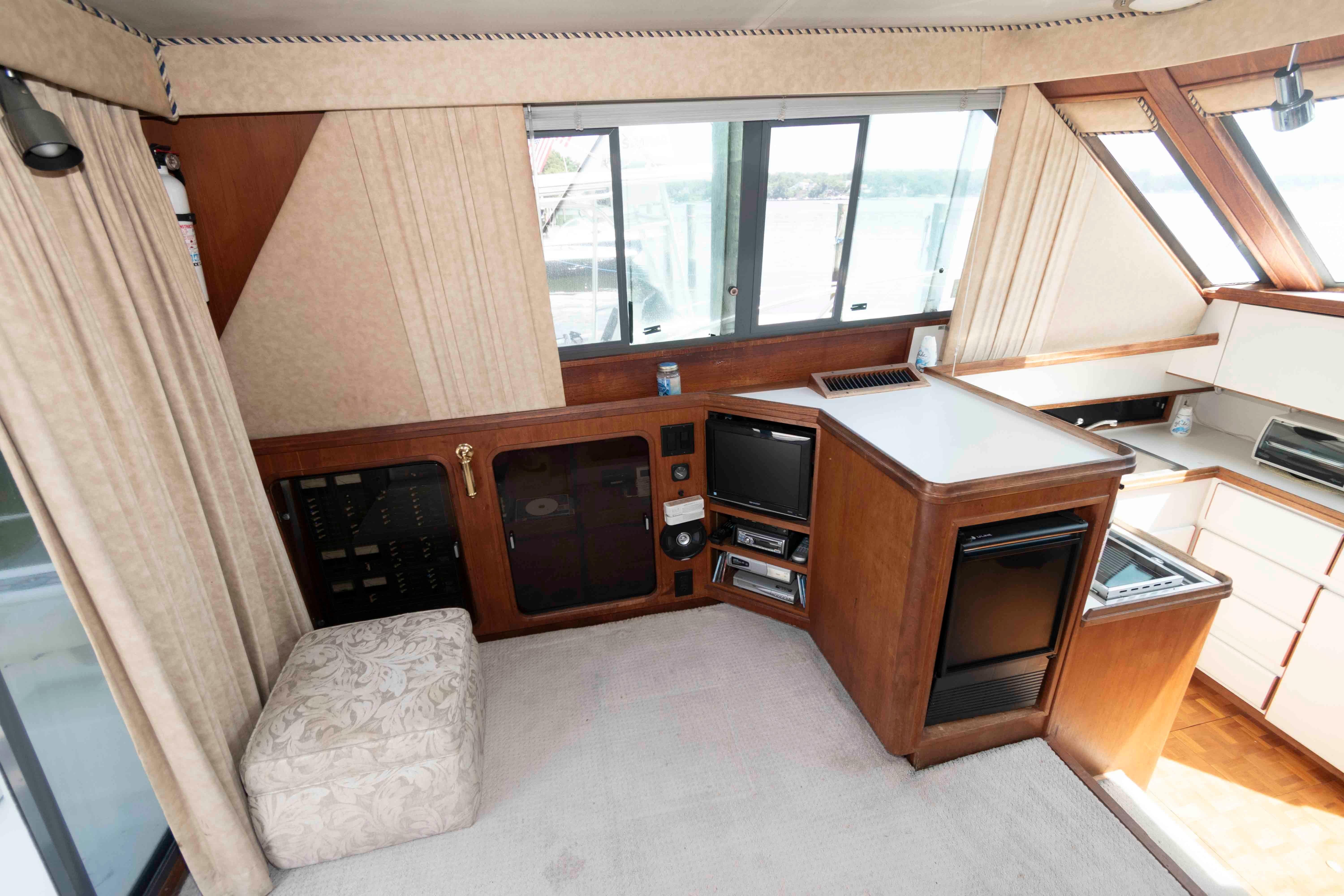 M 10116 SF Knot 10 Yacht Sales