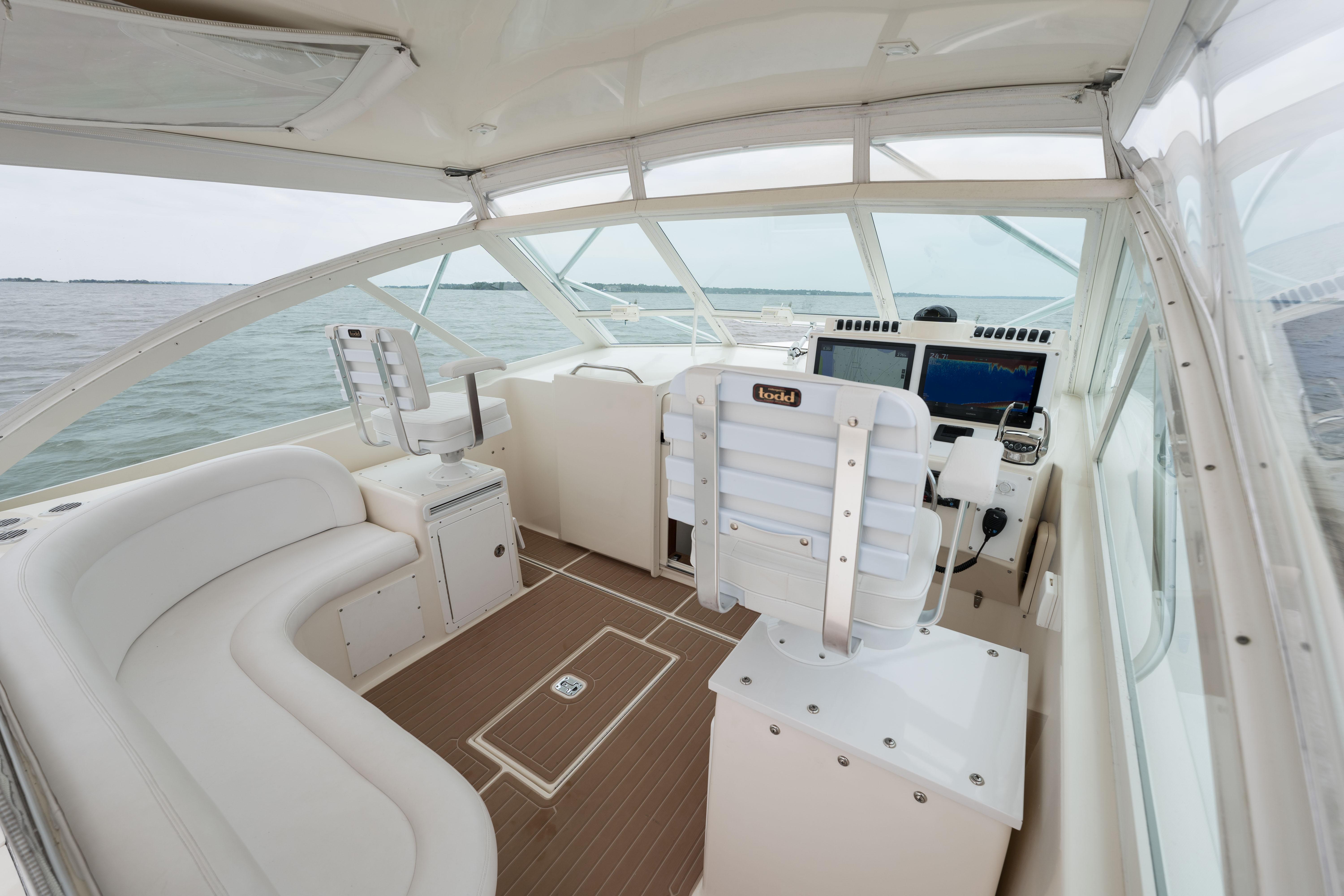 Carolina Classic 35 Double Eagle III - Exterior Helm