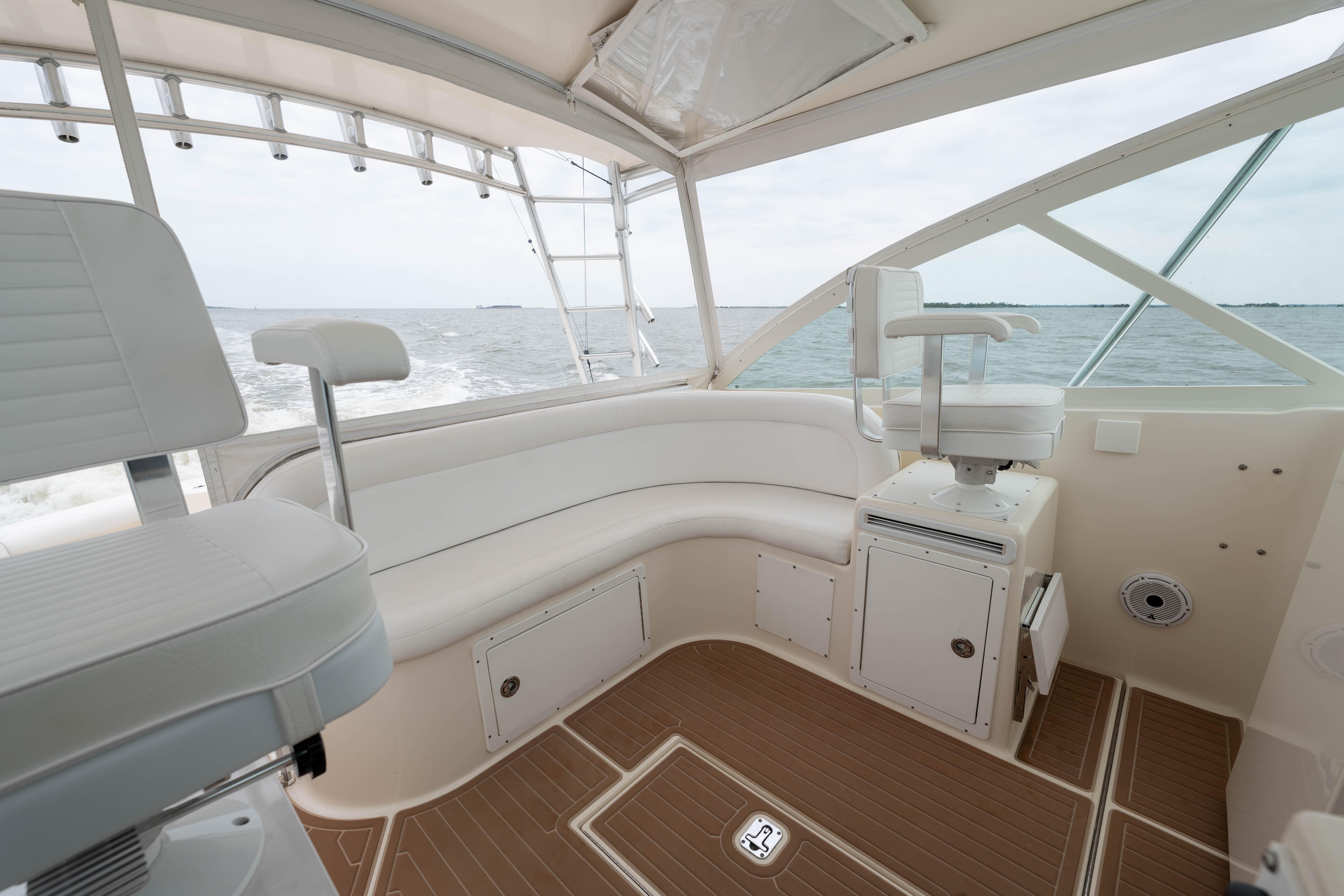 Carolina Classic 35 Double Eagle III - Exterior Helm