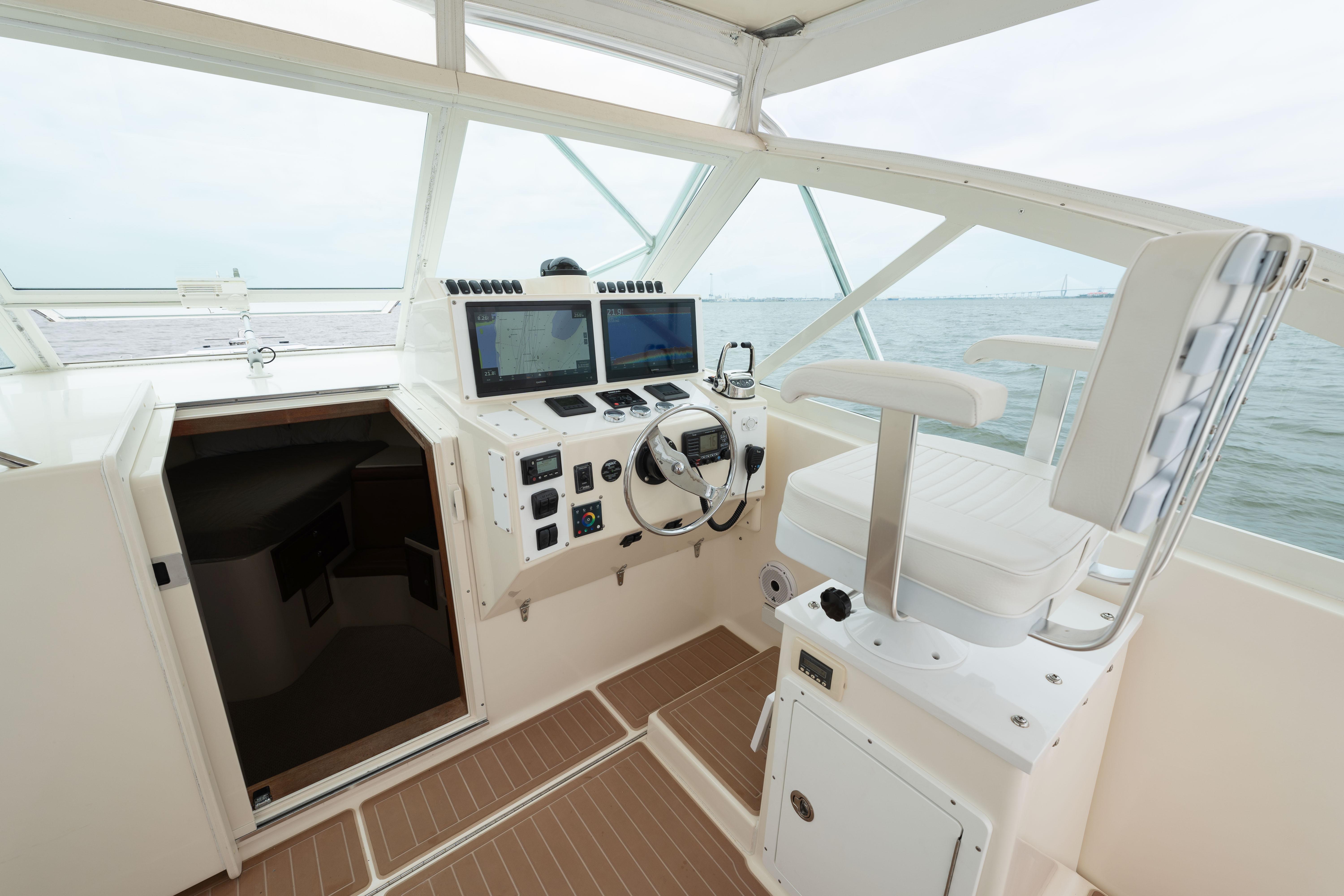 Carolina Classic 35 Double Eagle III - Exterior Helm