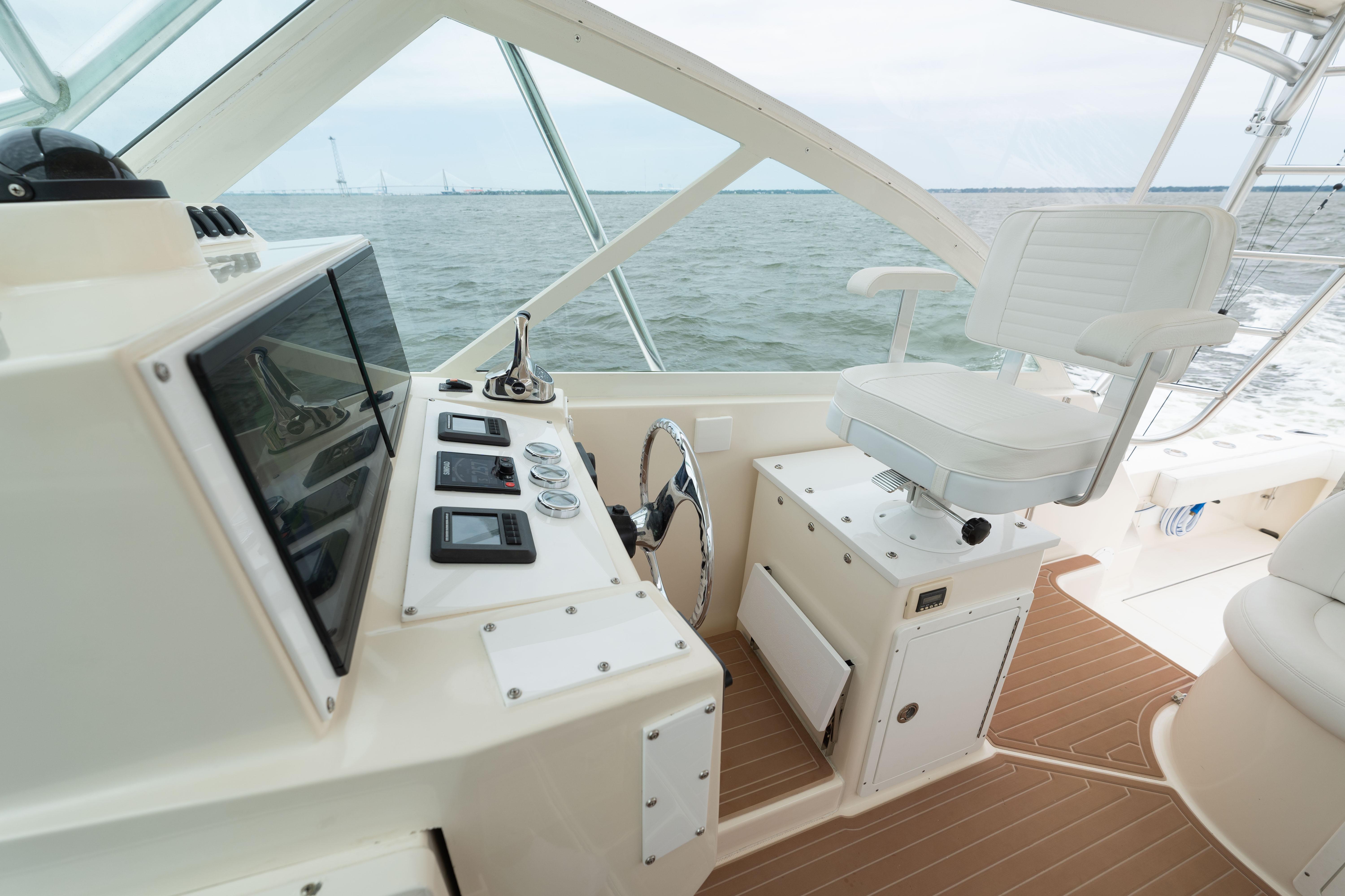 Carolina Classic 35 Double Eagle III - Exterior Helm