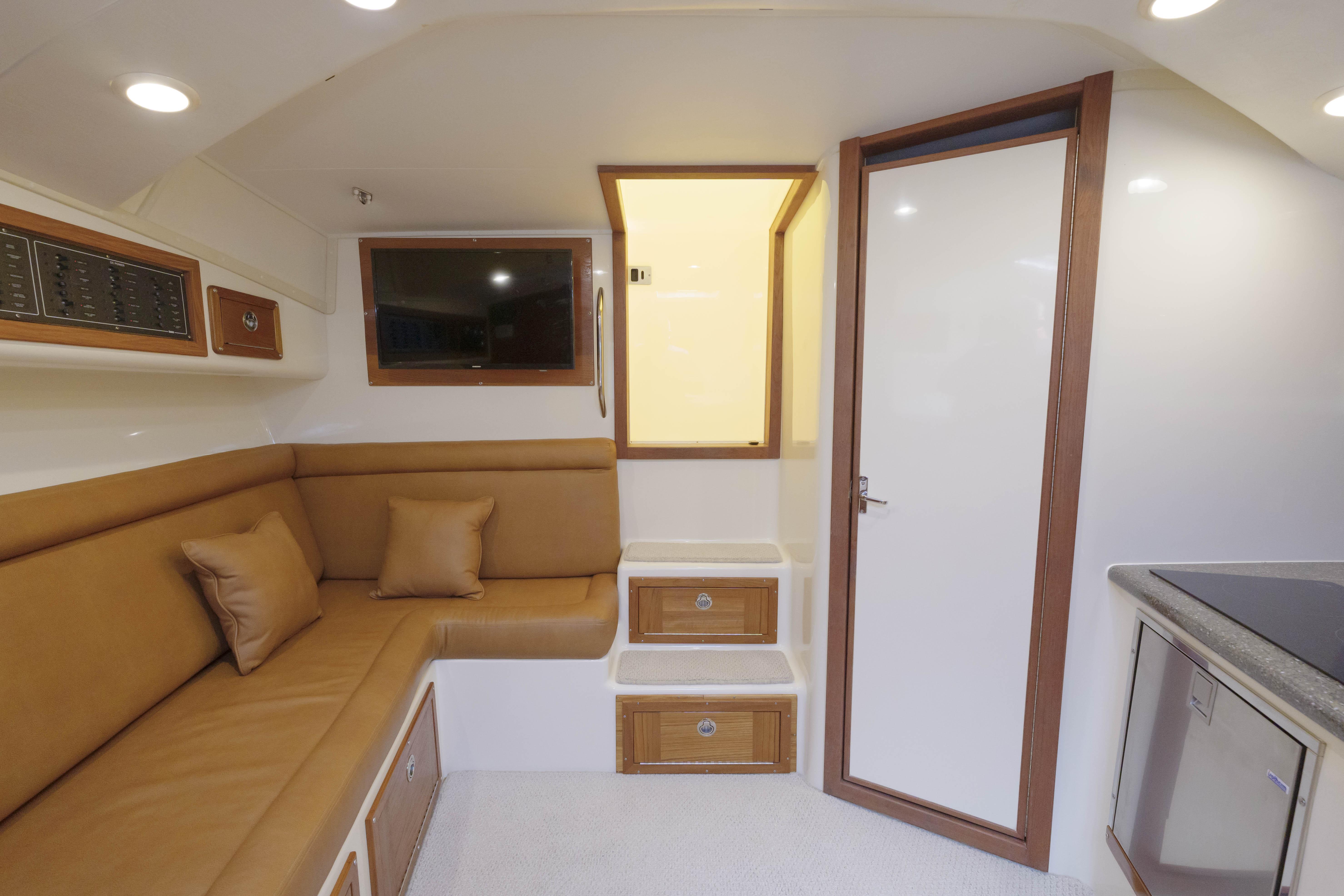 Carolina Classic 35 Double Eagle III - Interior Cabin