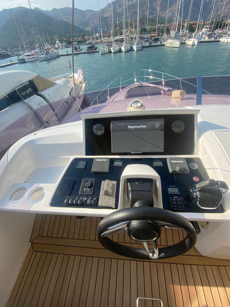 2017 Princess 60