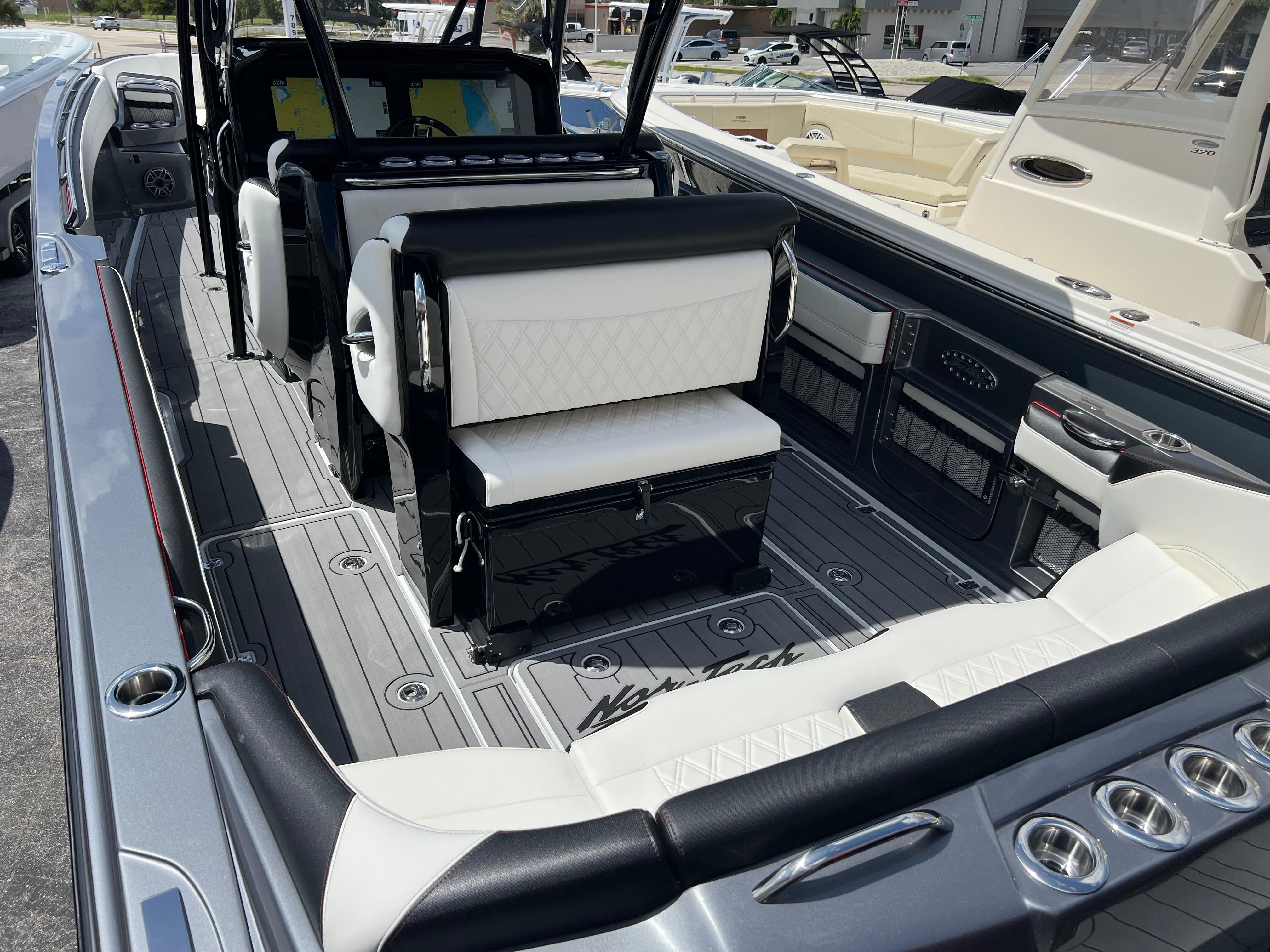 2025 Nor-Tech 390 Sport Center Console-6