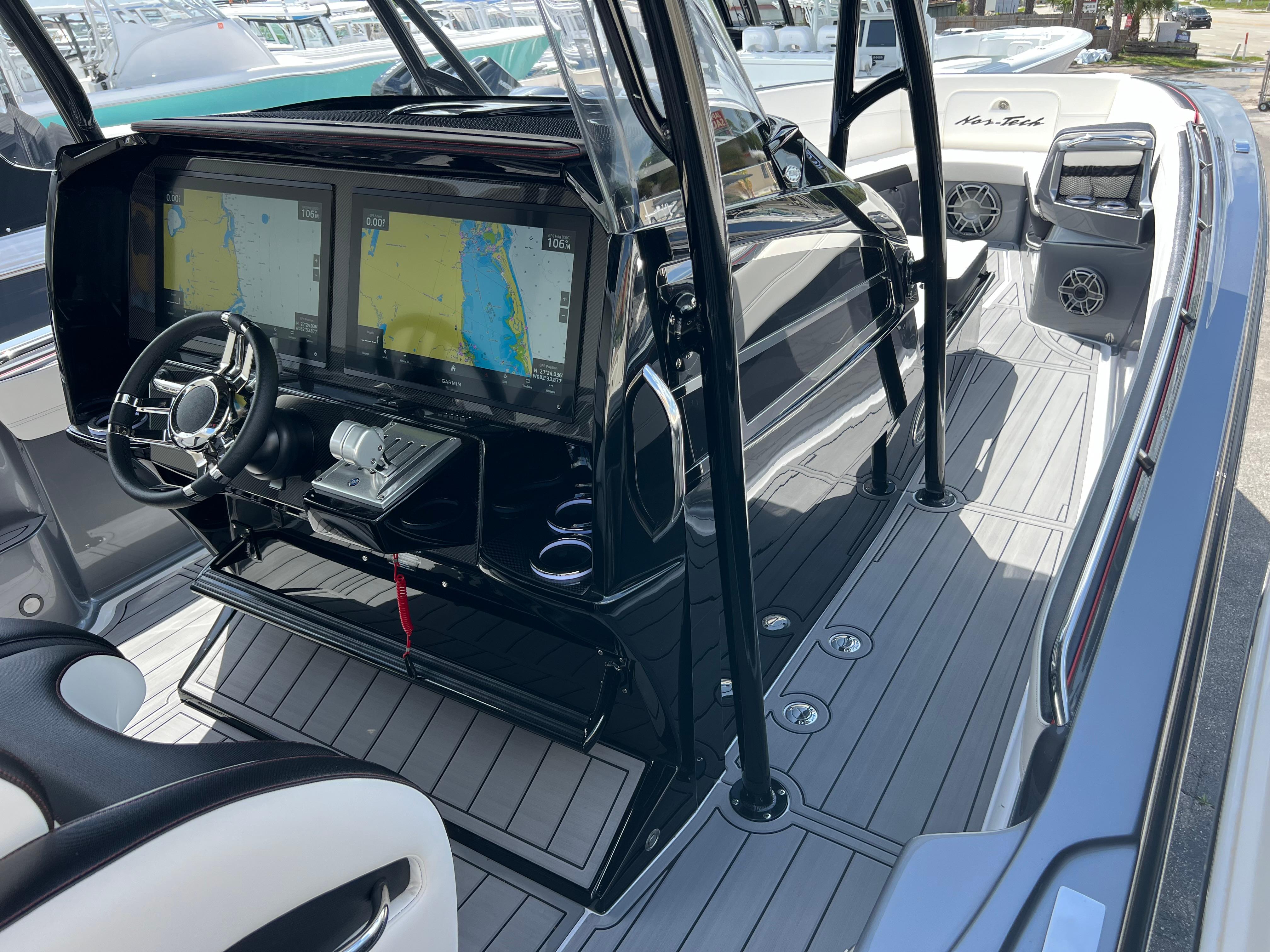2025 Nor-Tech 390 Sport Center Console-12