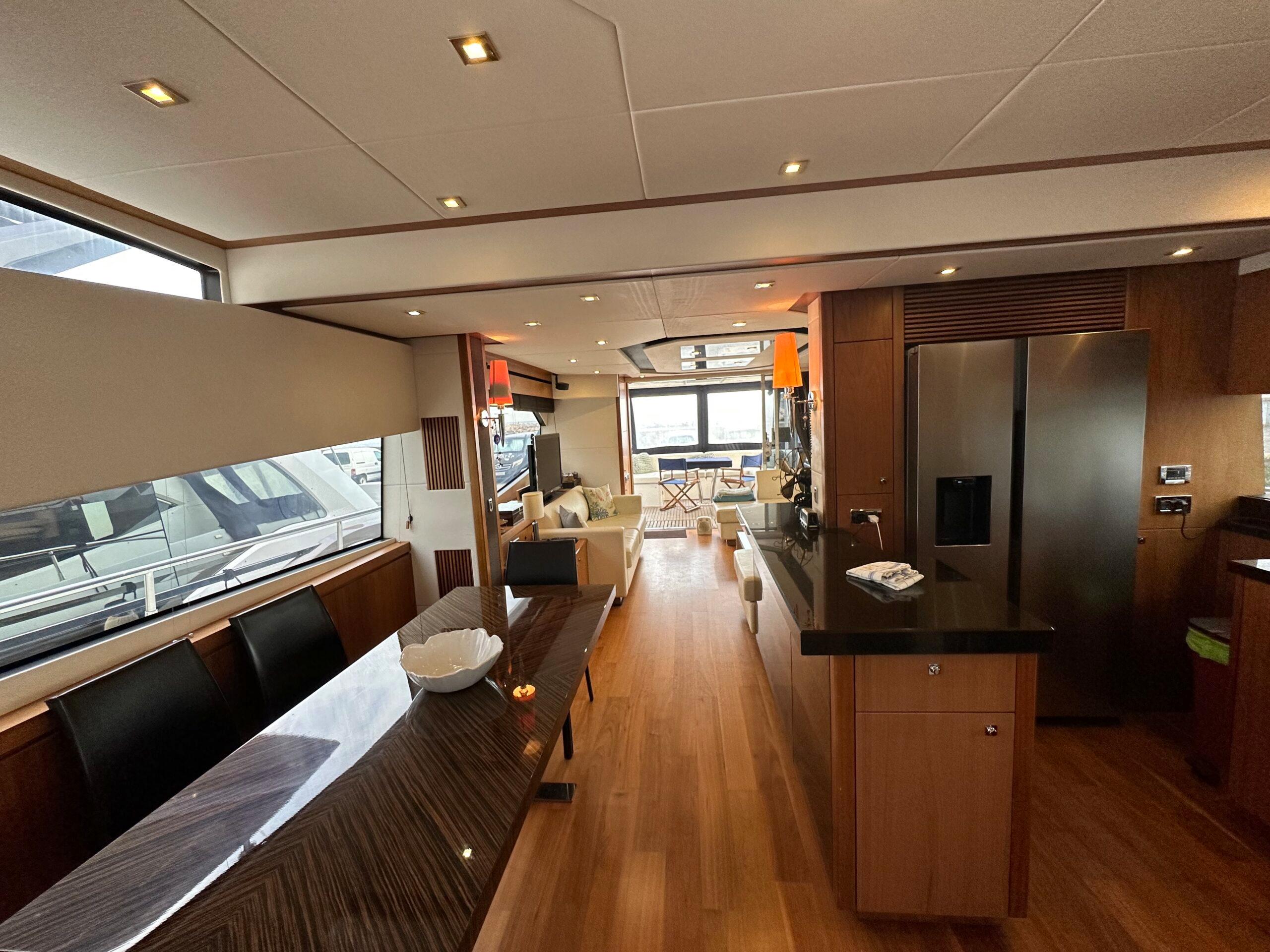 2012 Sunseeker Manhattan 73 CHANSON DE LA MER