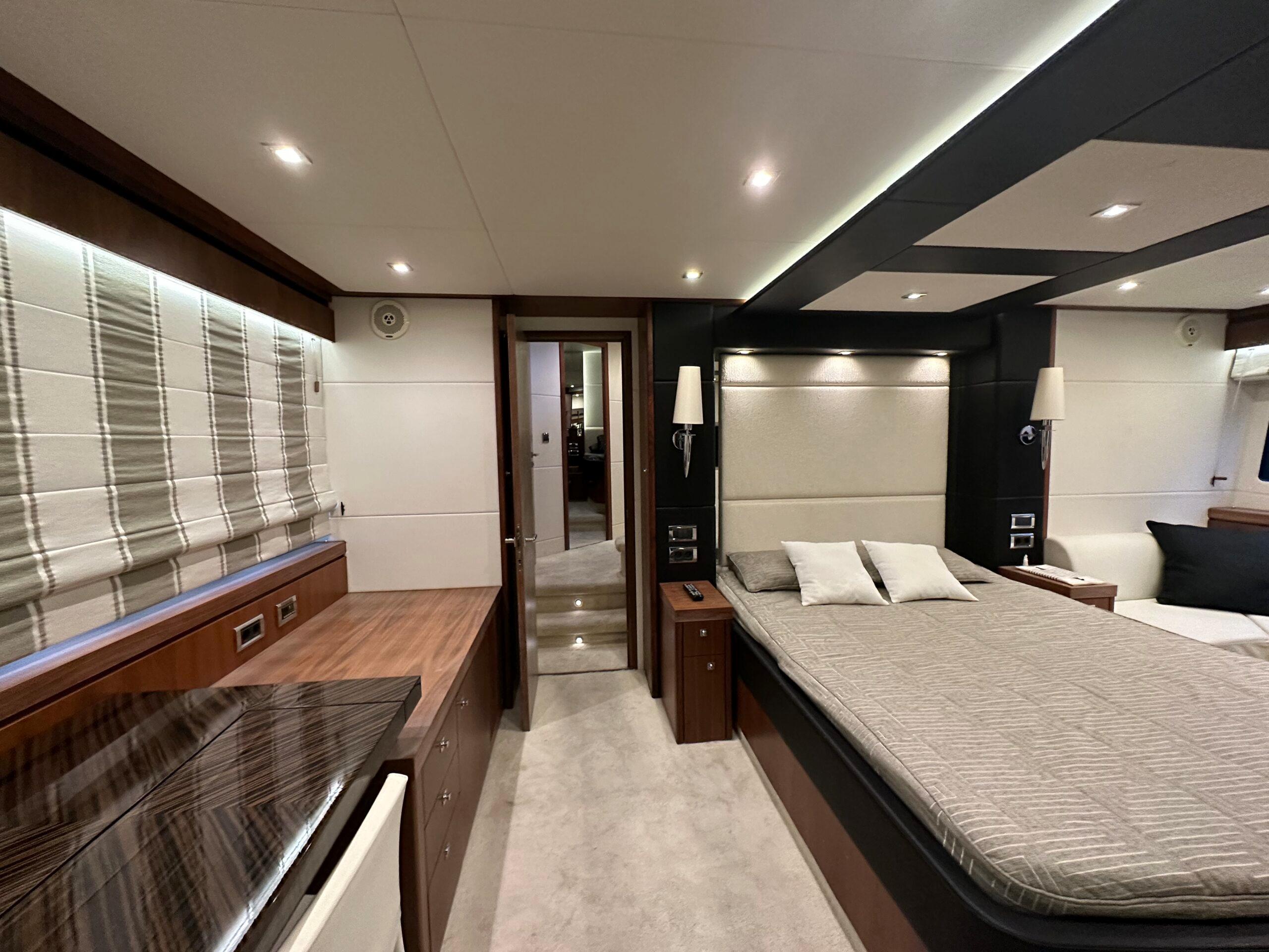 2012 Sunseeker Manhattan 73 CHANSON DE LA MER