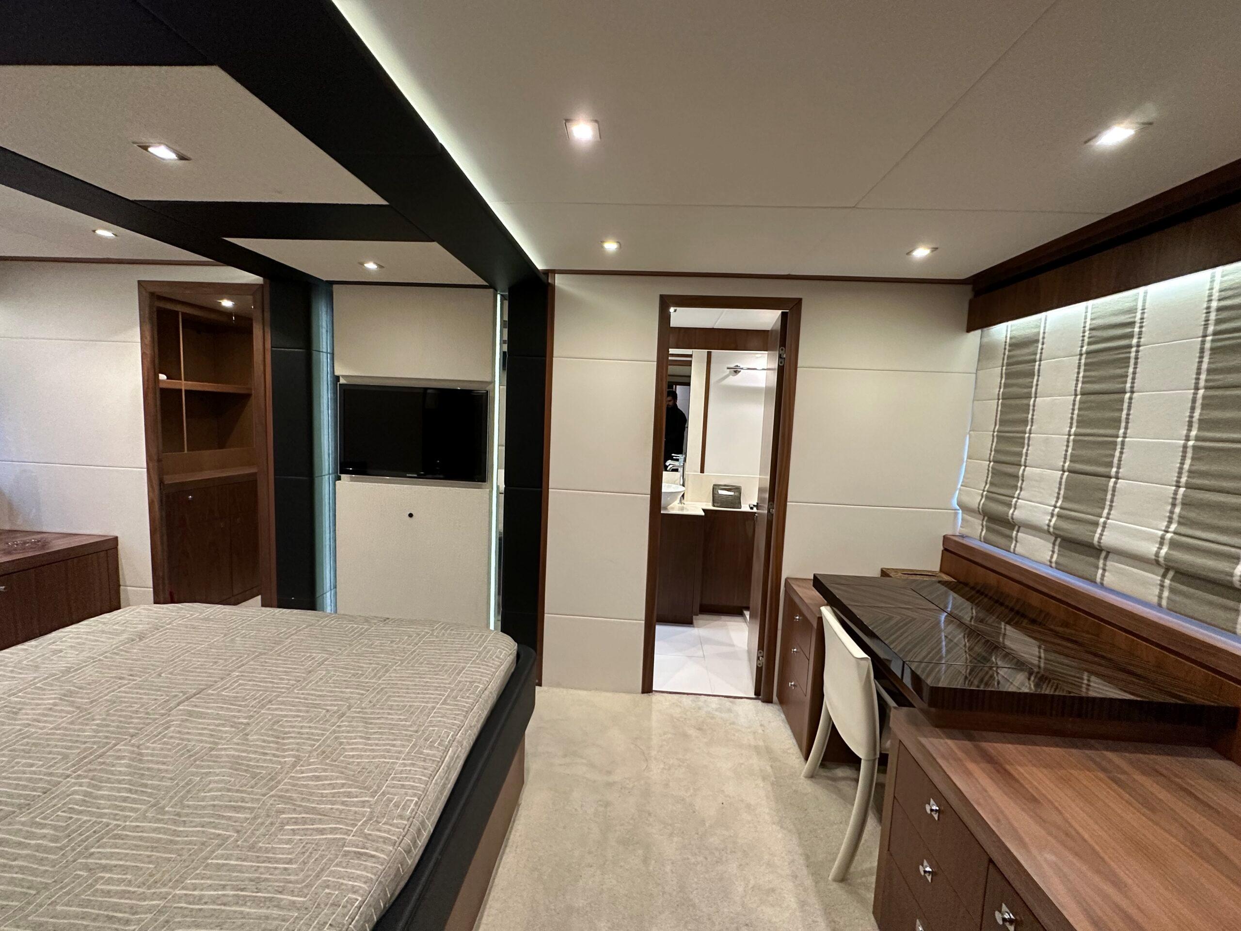 2012 Sunseeker Manhattan 73 CHANSON DE LA MER