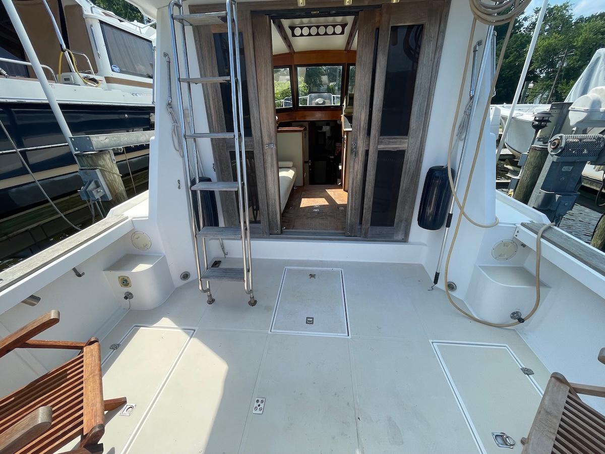  Knot 10 Yacht Sales