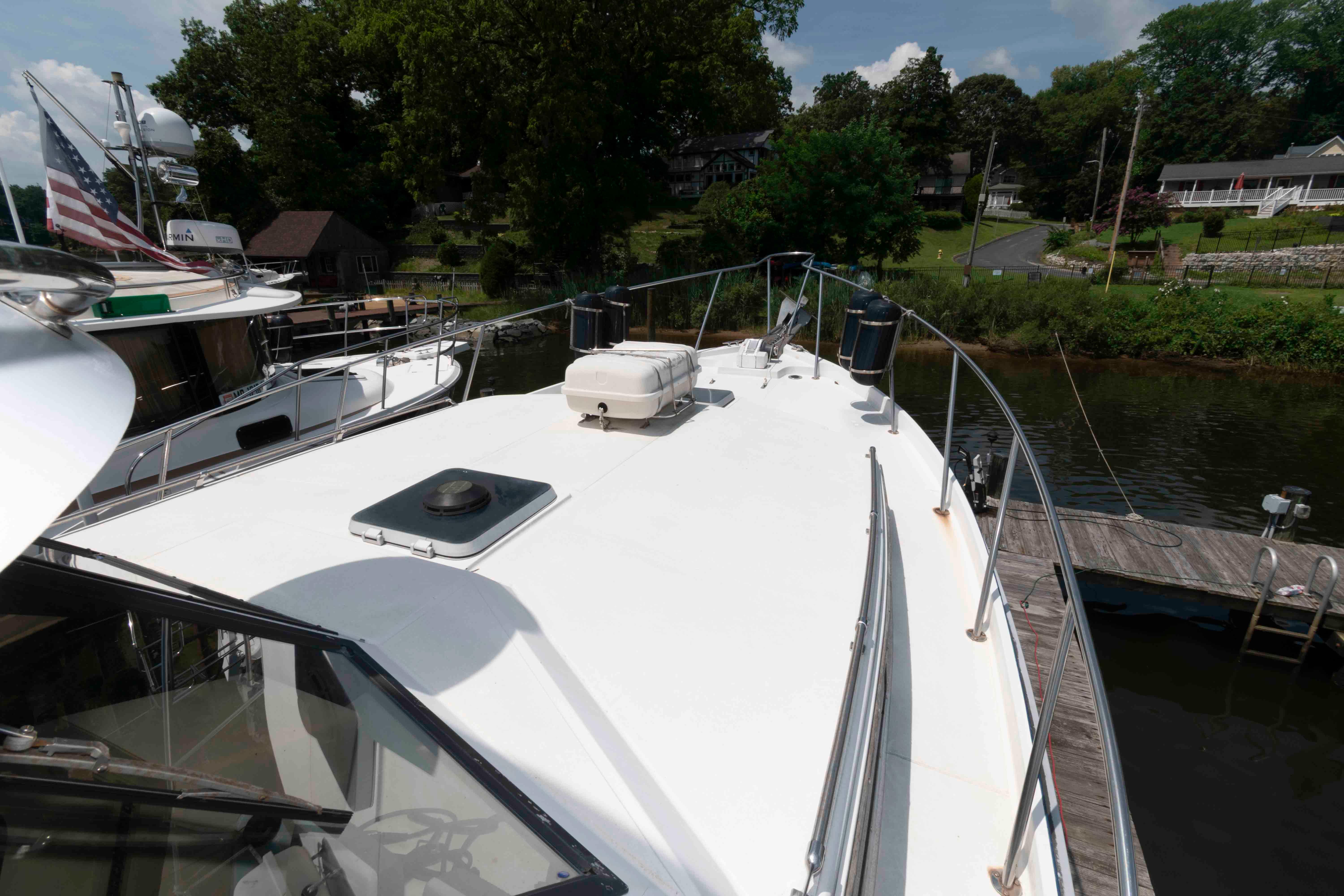  Knot 10 Yacht Sales