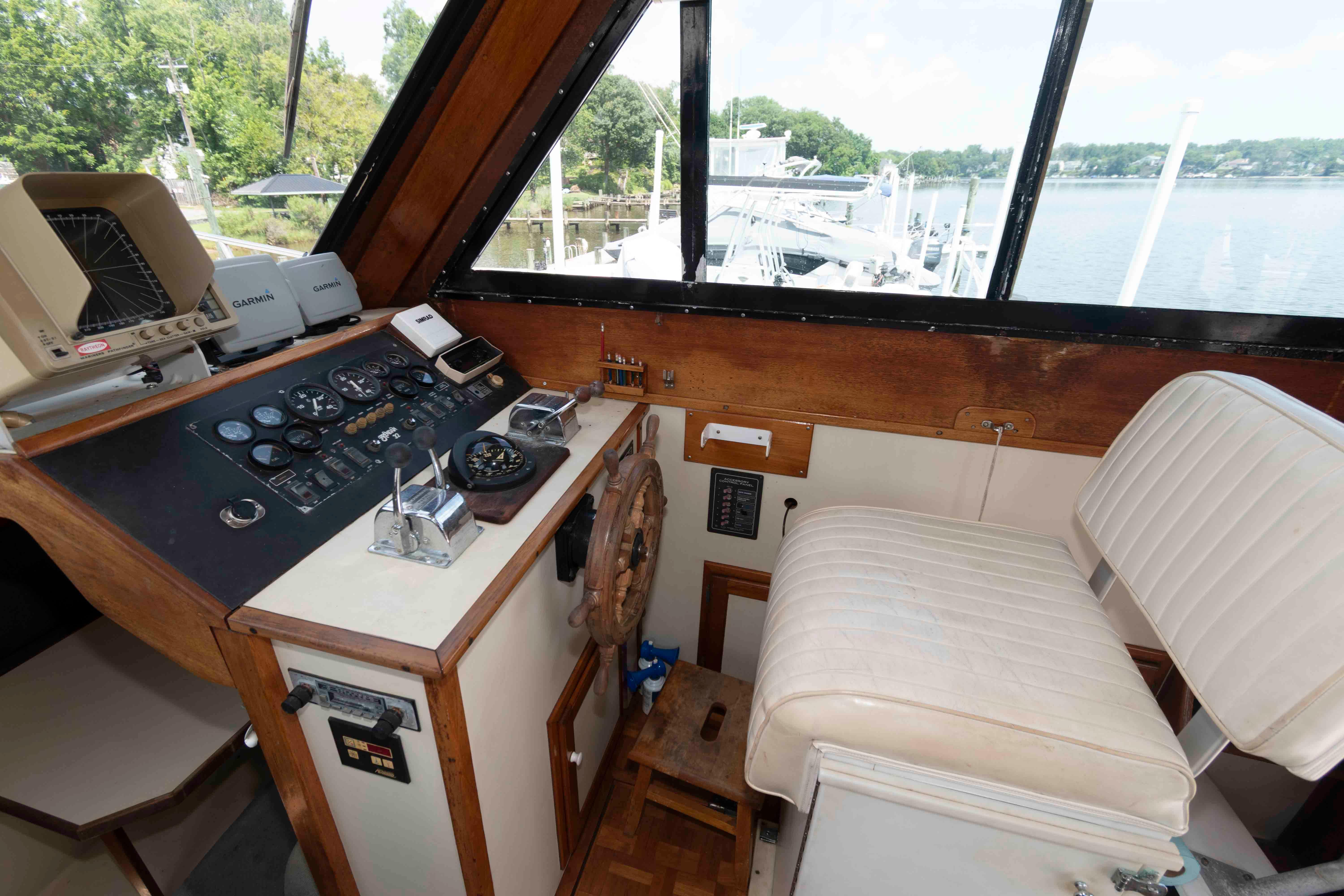  Knot 10 Yacht Sales