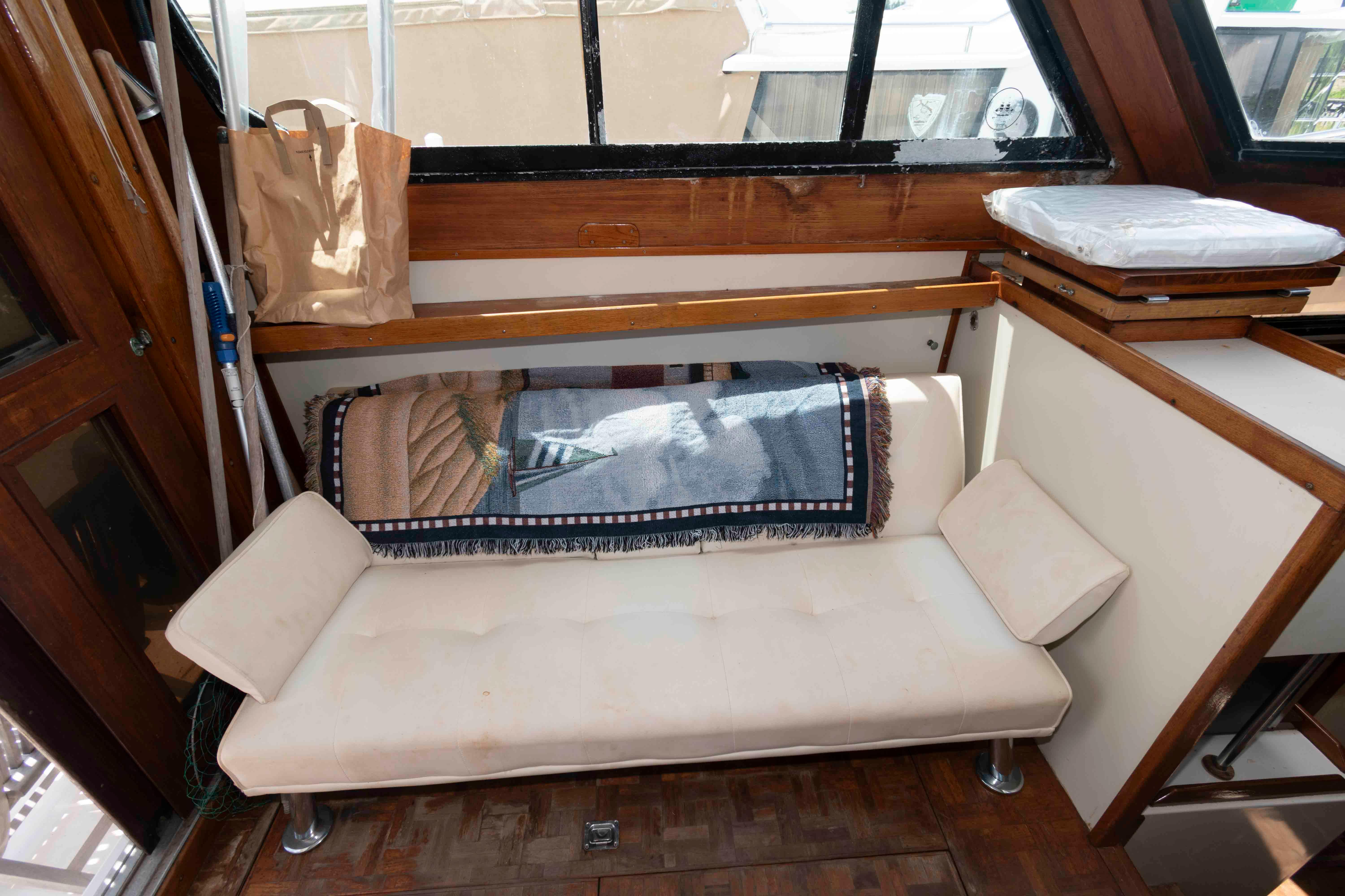  Knot 10 Yacht Sales