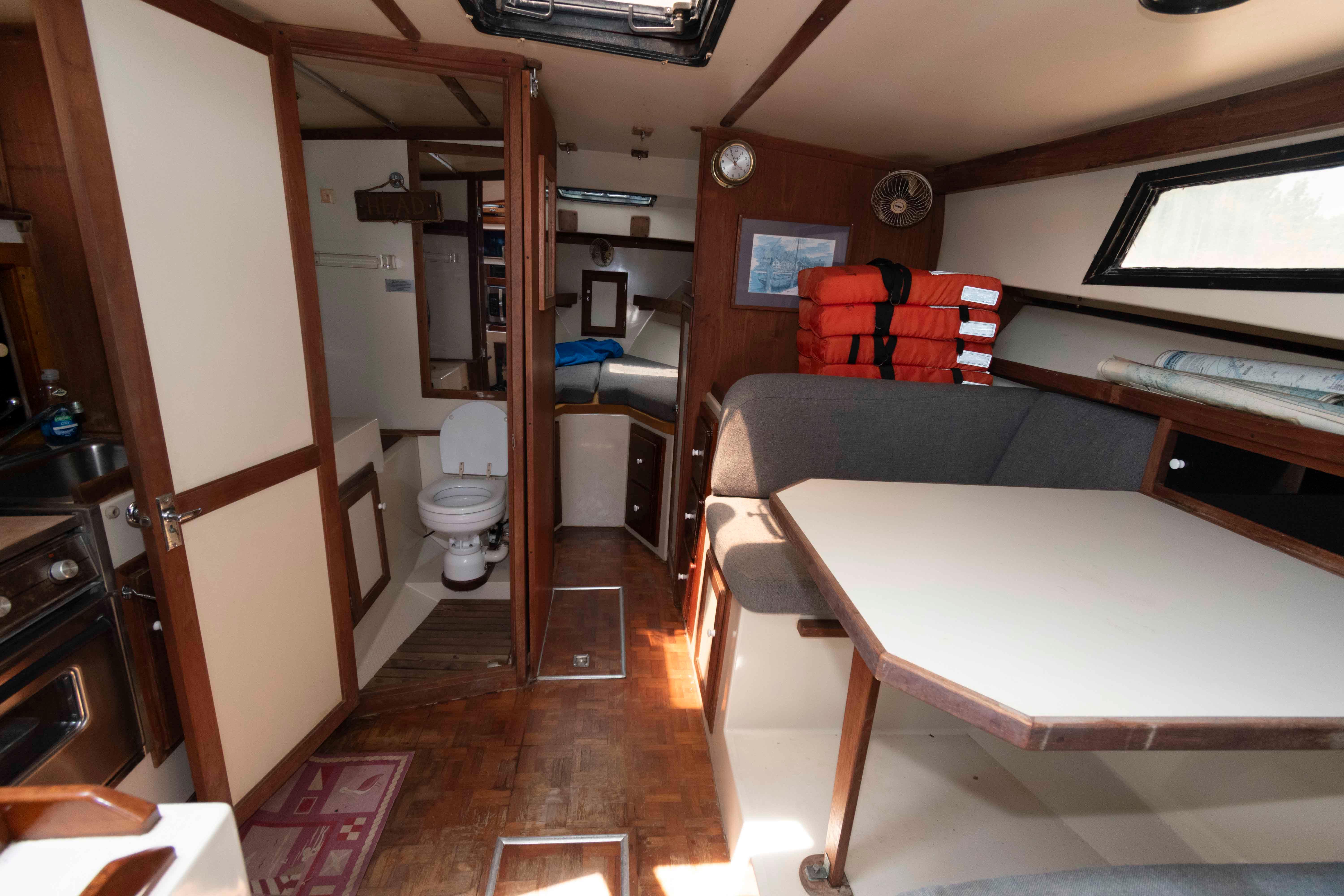  Knot 10 Yacht Sales