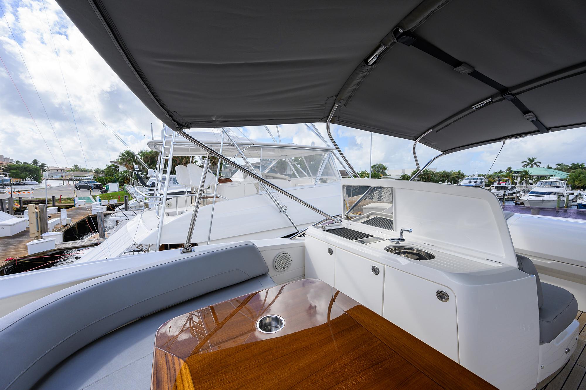 Princess S65 Gallant Lady - Flybridge