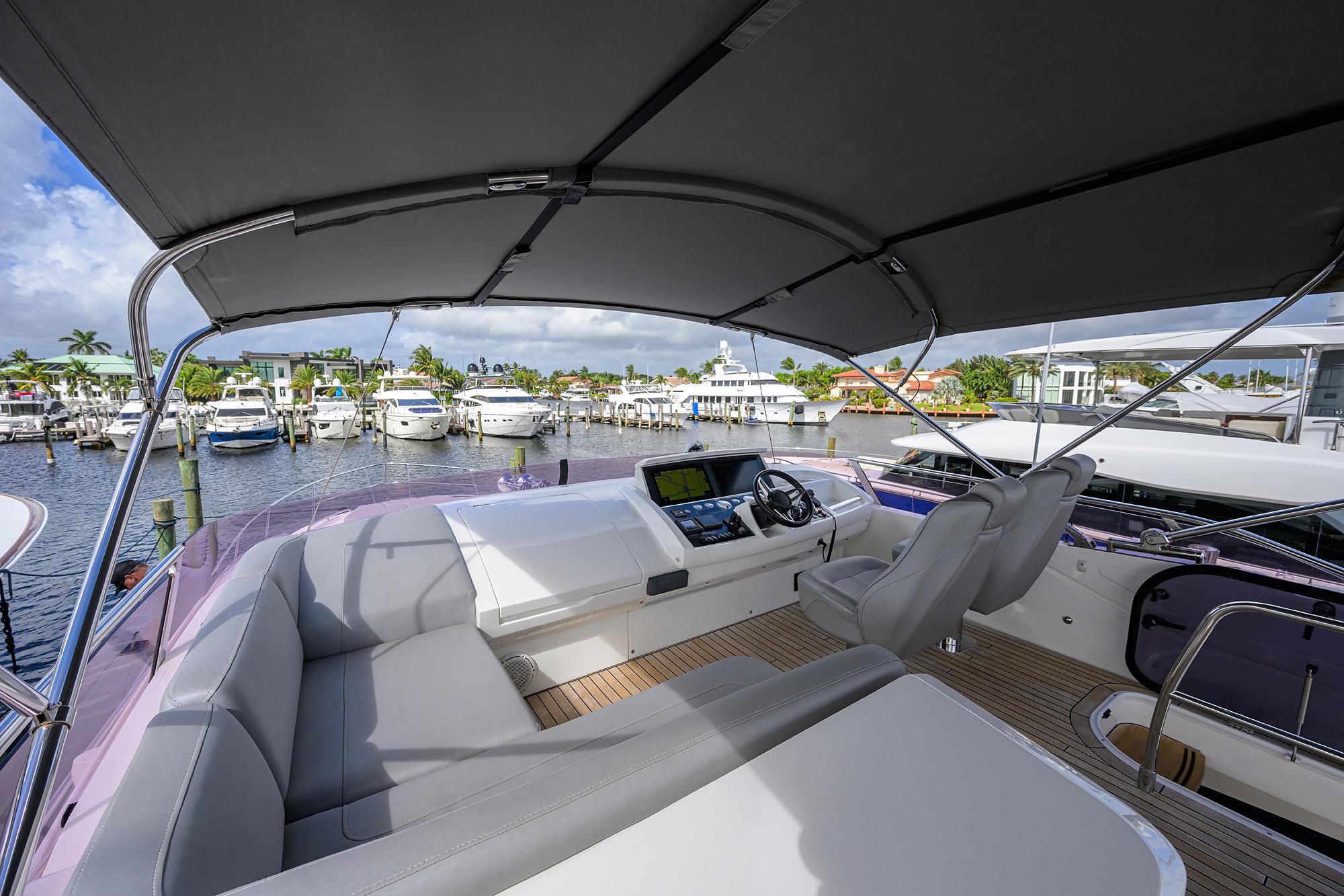 Princess S65 Gallant Lady - Flybridge