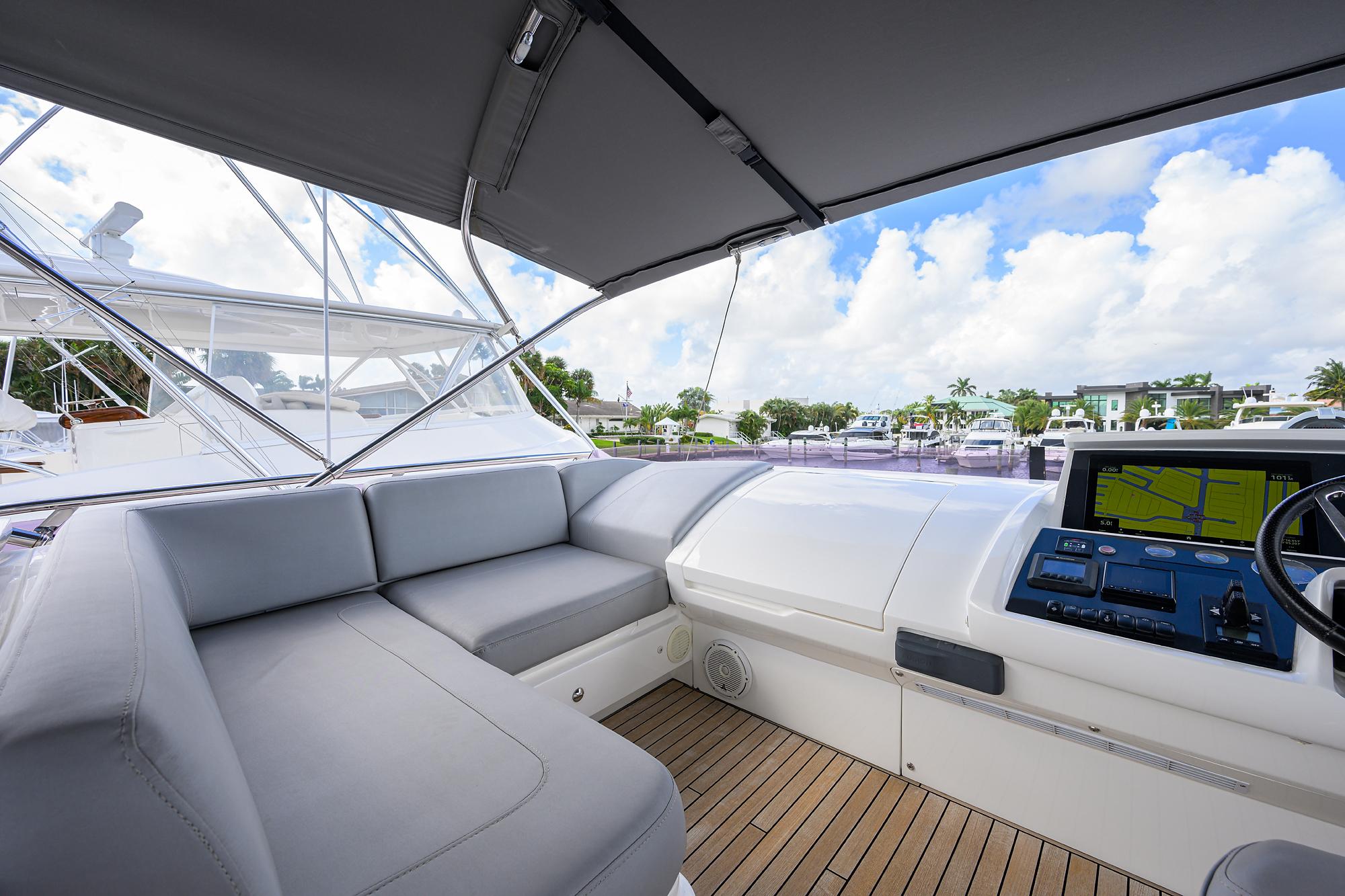 Princess S65 Gallant Lady - Flybridge
