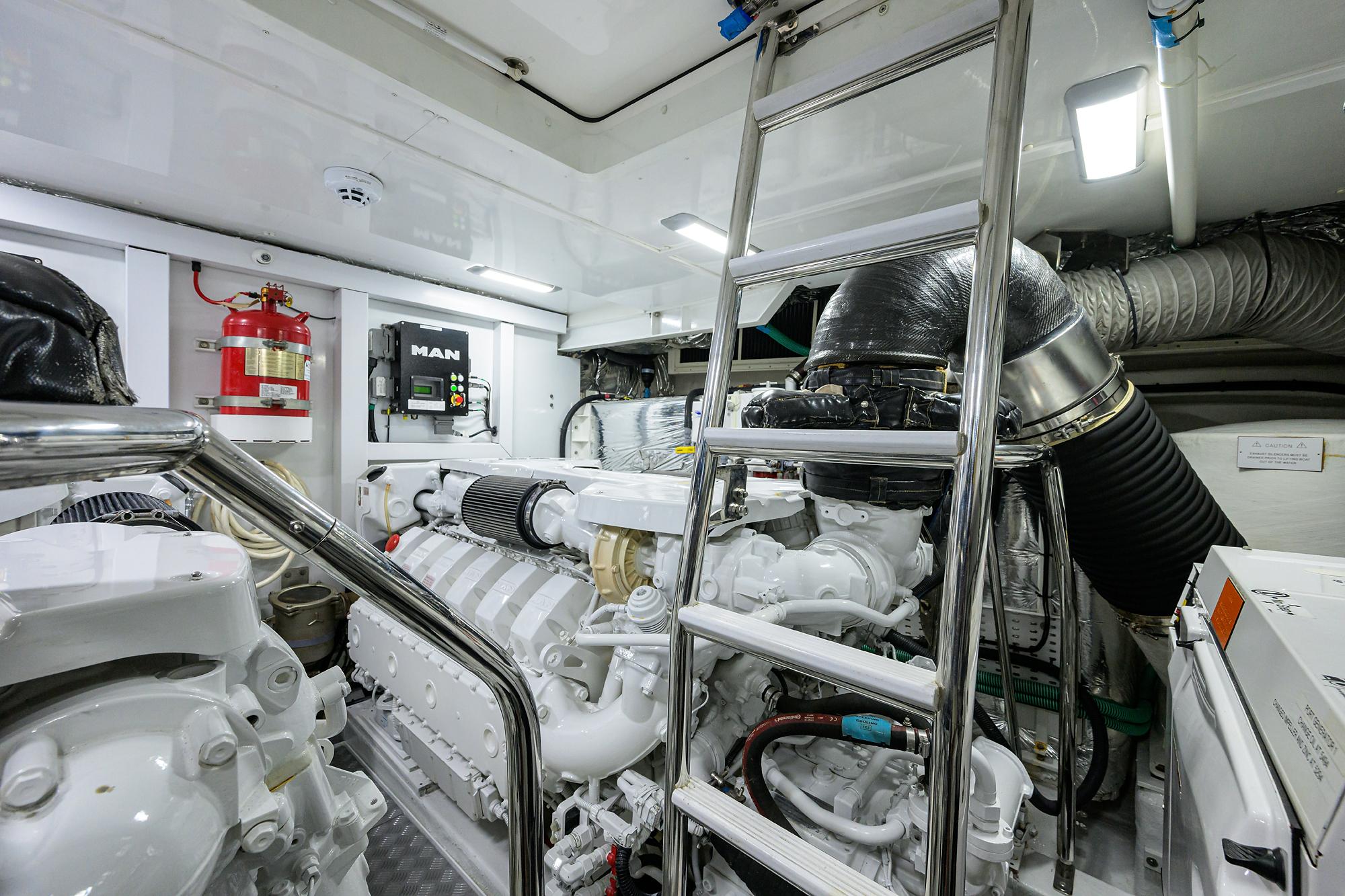 Princess S65 Gallant Lady - Engine Room