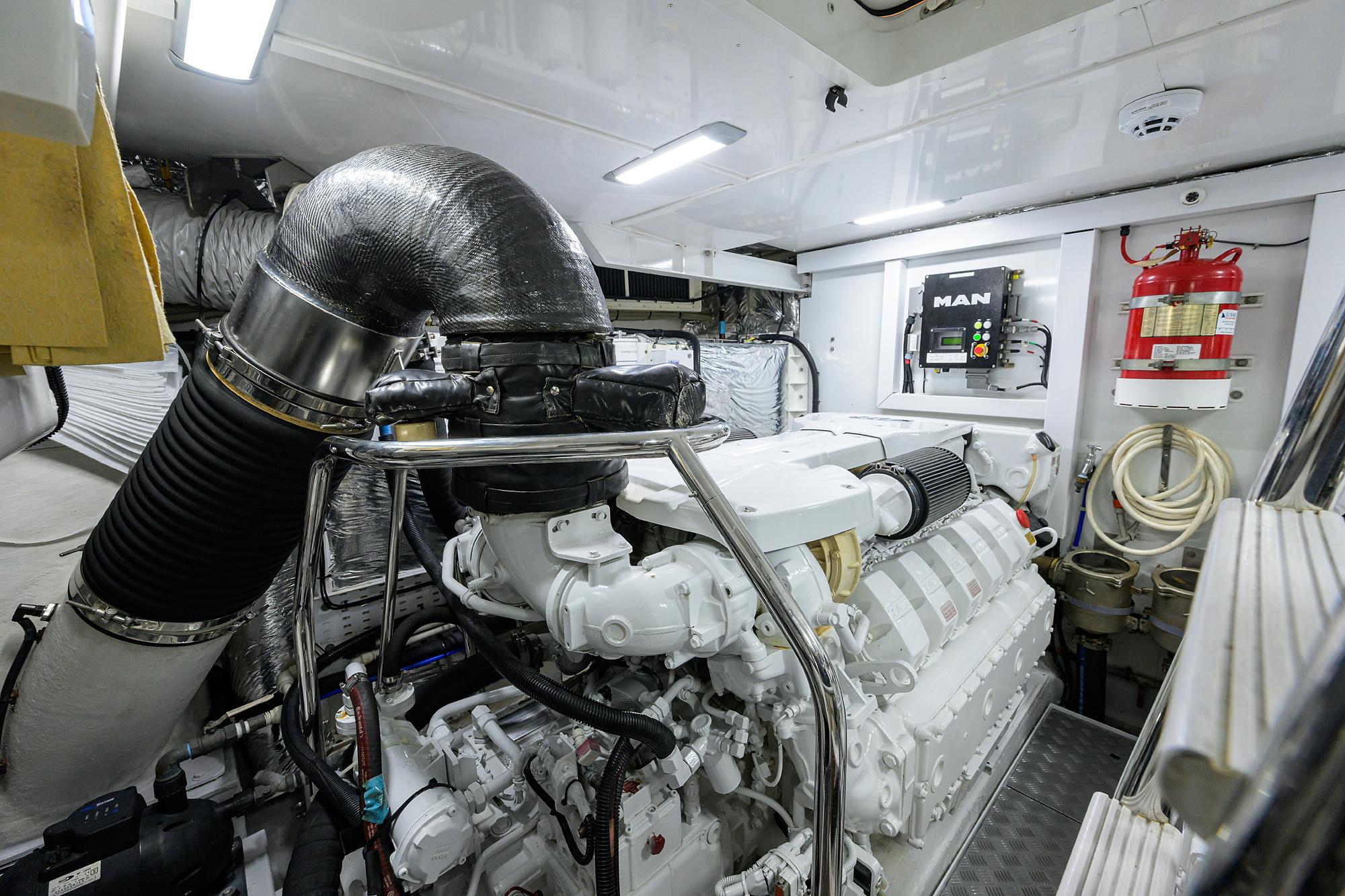 Princess S65 Gallant Lady - Engine Room