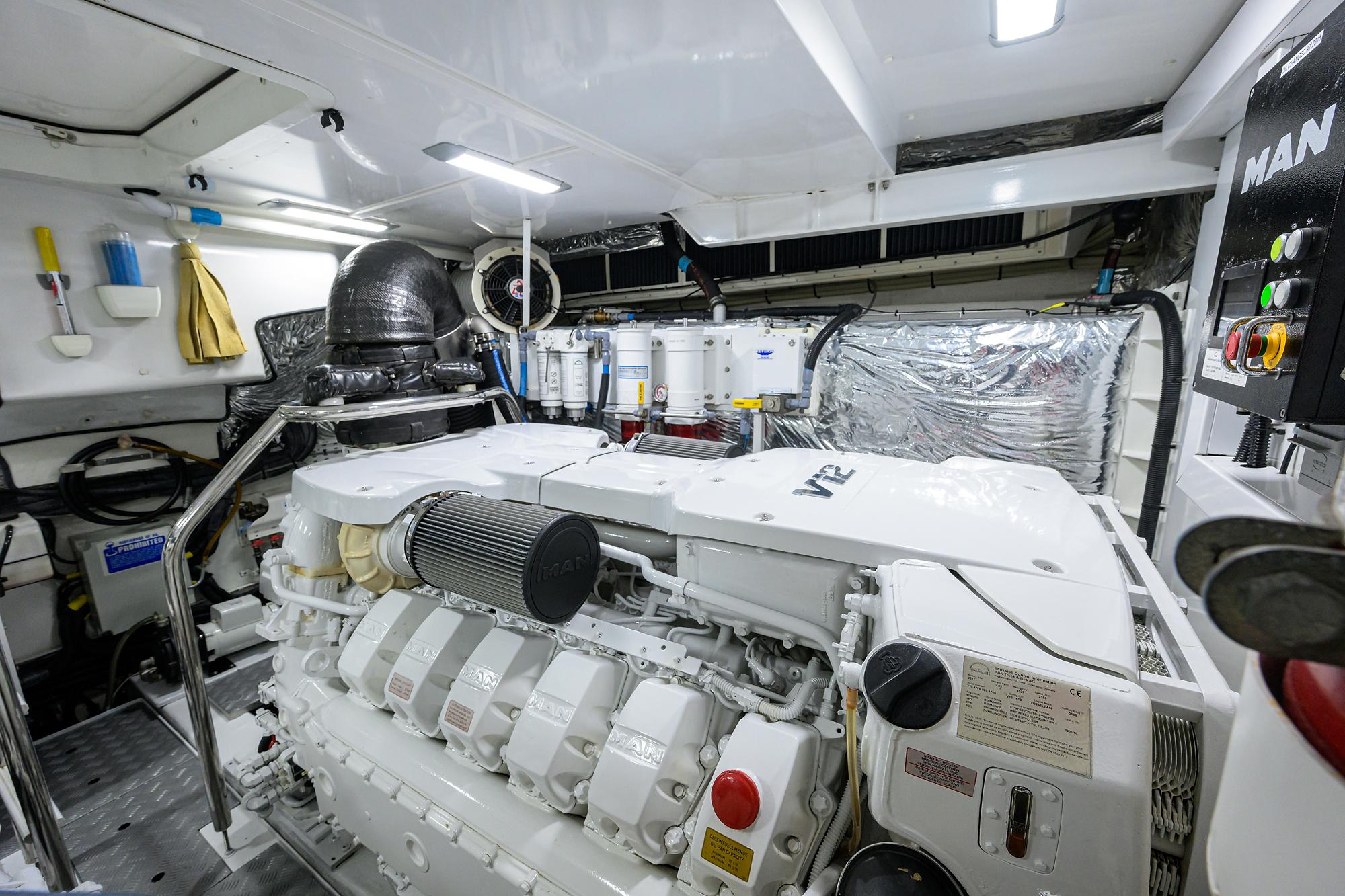 Princess S65 Gallant Lady - Engine Room