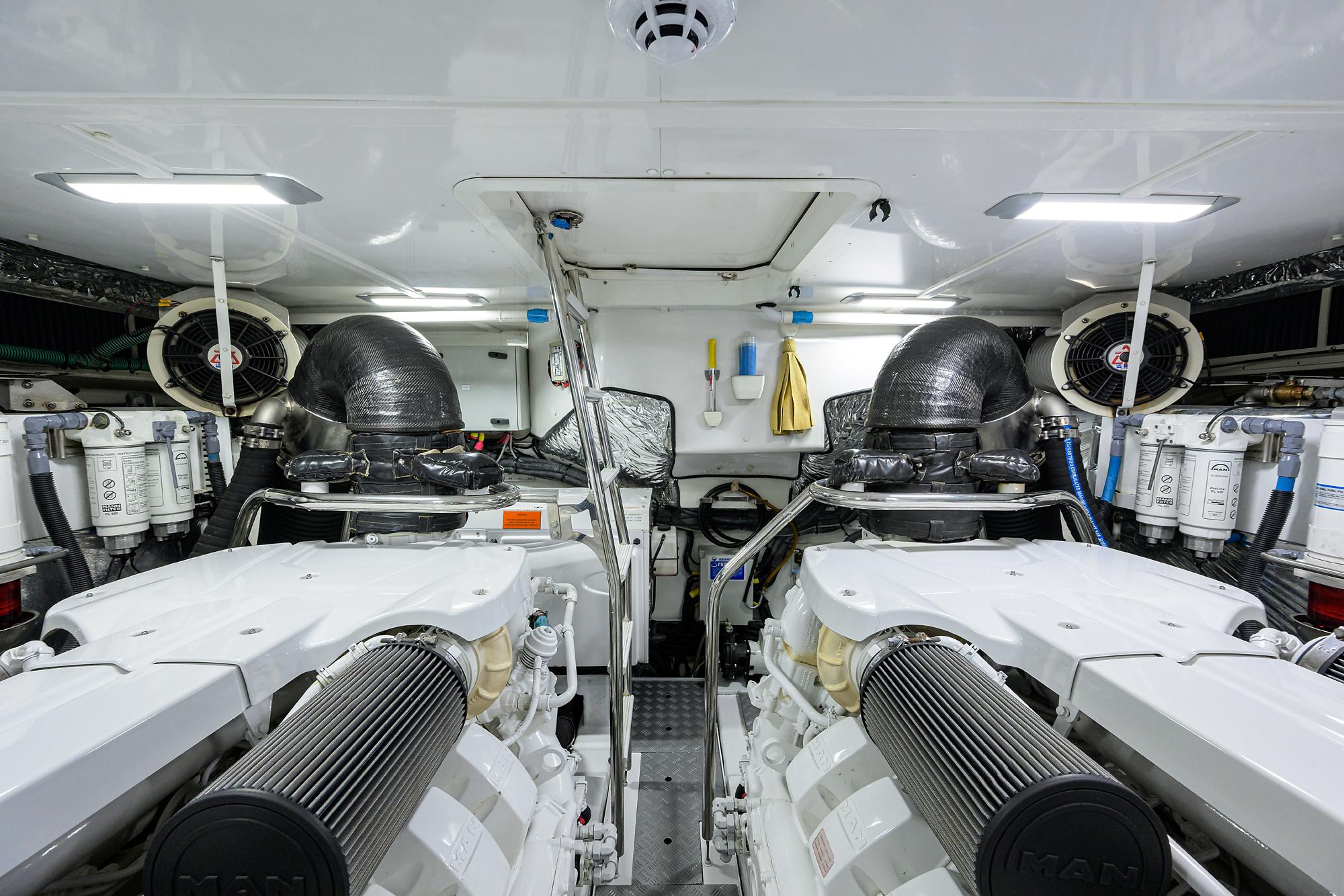 Princess S65 Gallant Lady - Engine Room