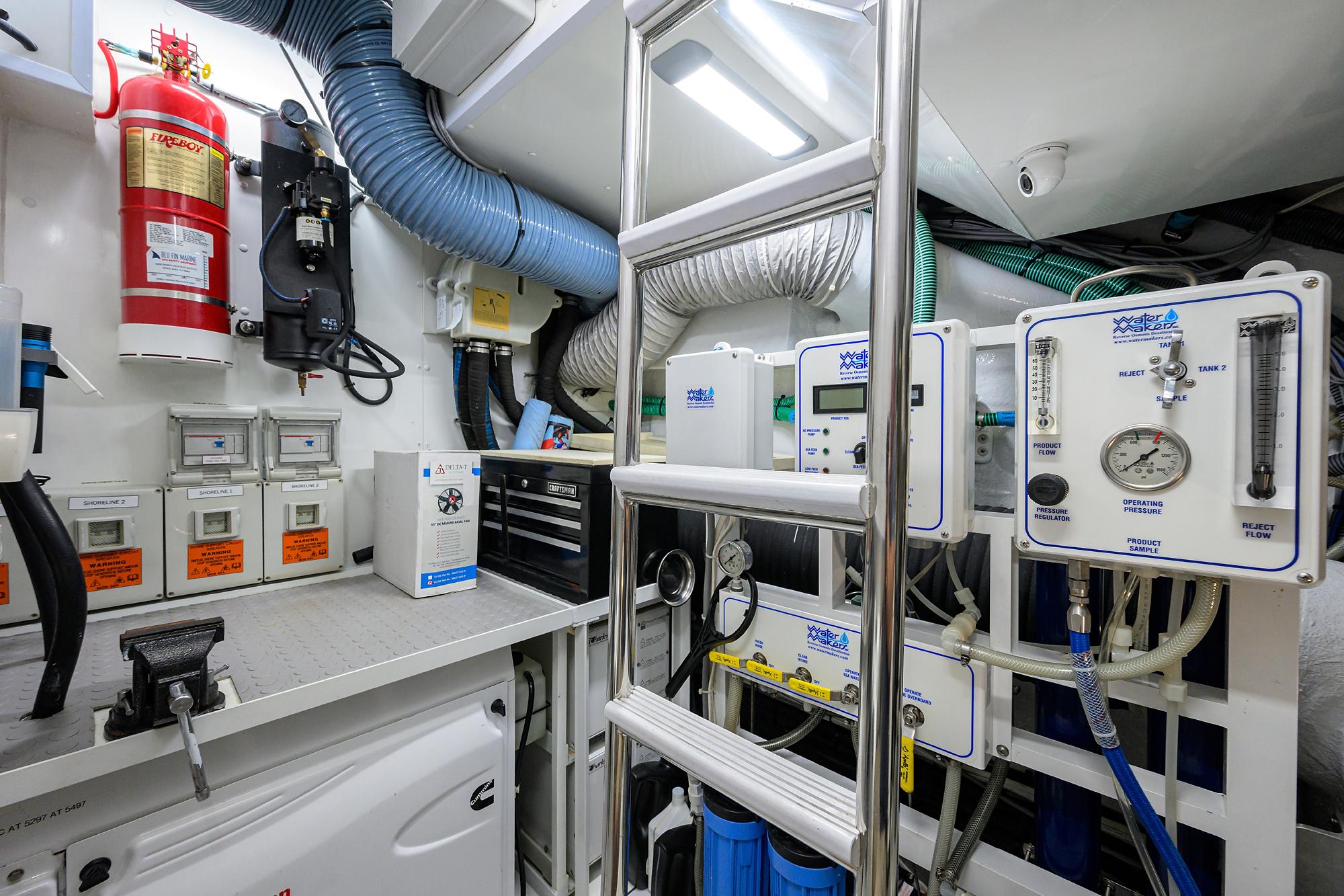 Princess S65 Gallant Lady - Engine Room