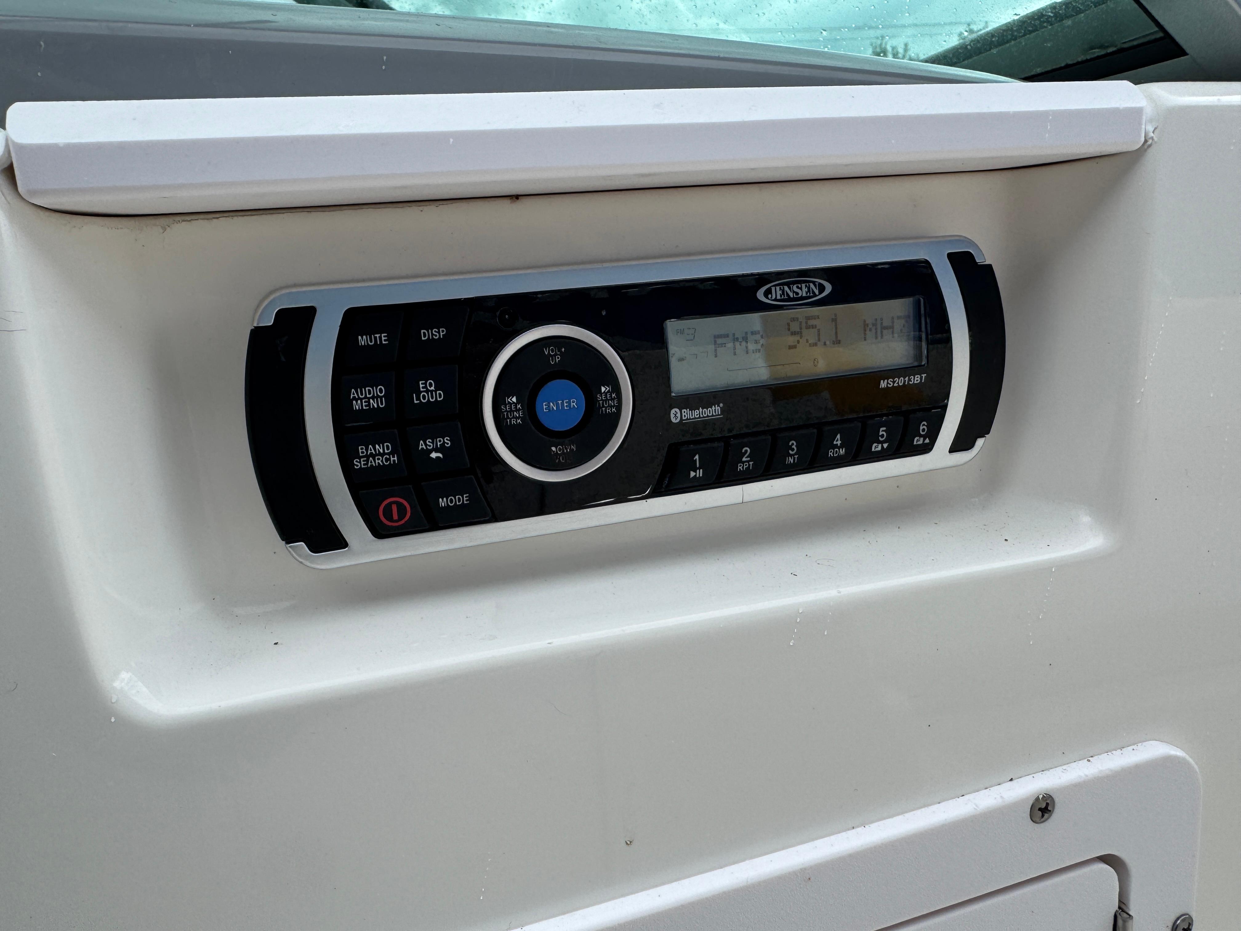 2014-chaparral-21-sport-h2o-power-9830159-20250606133852034-1_xlarge