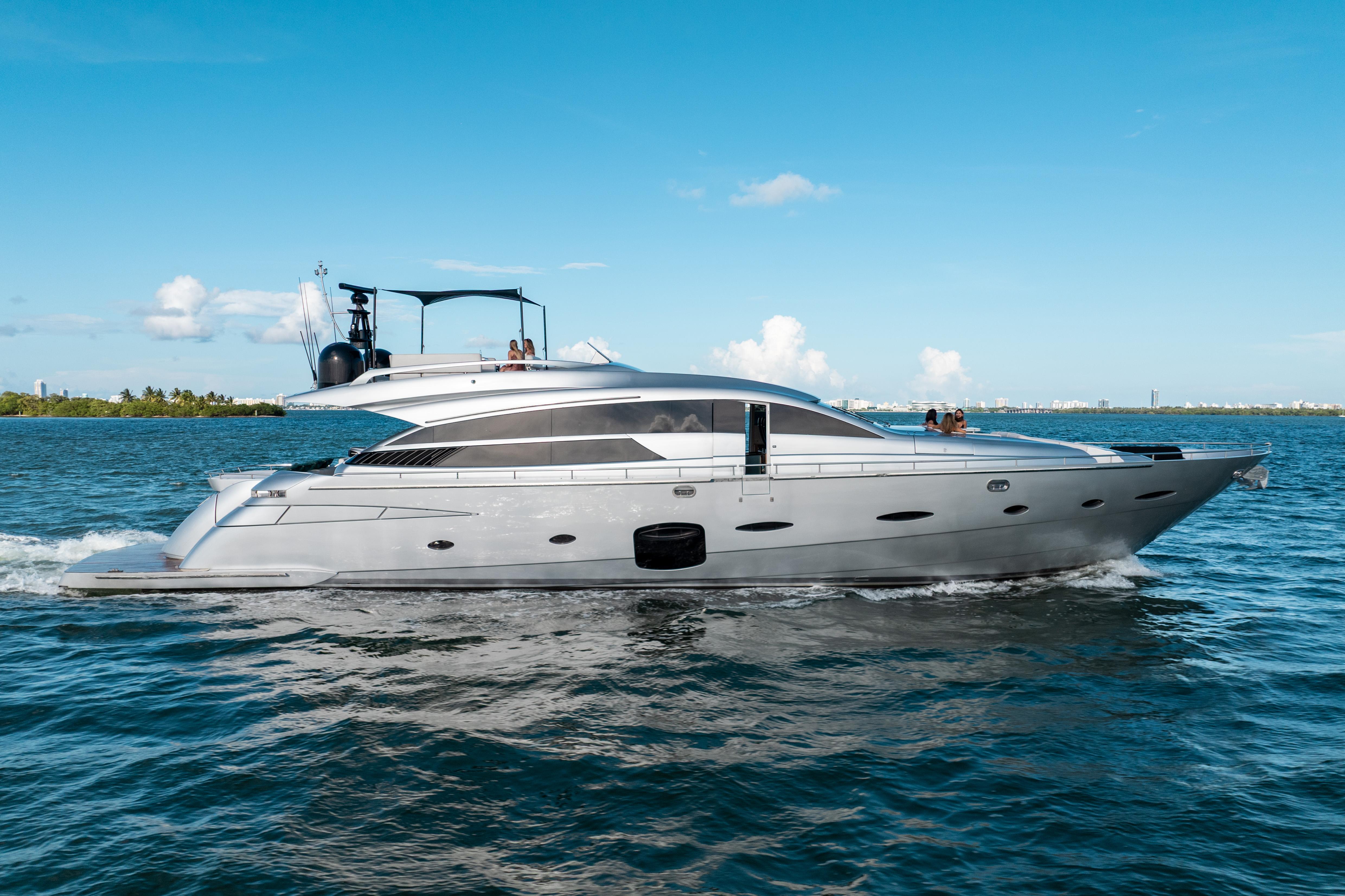 2012 Pershing 92' Photo of 2012 Pershing 92'