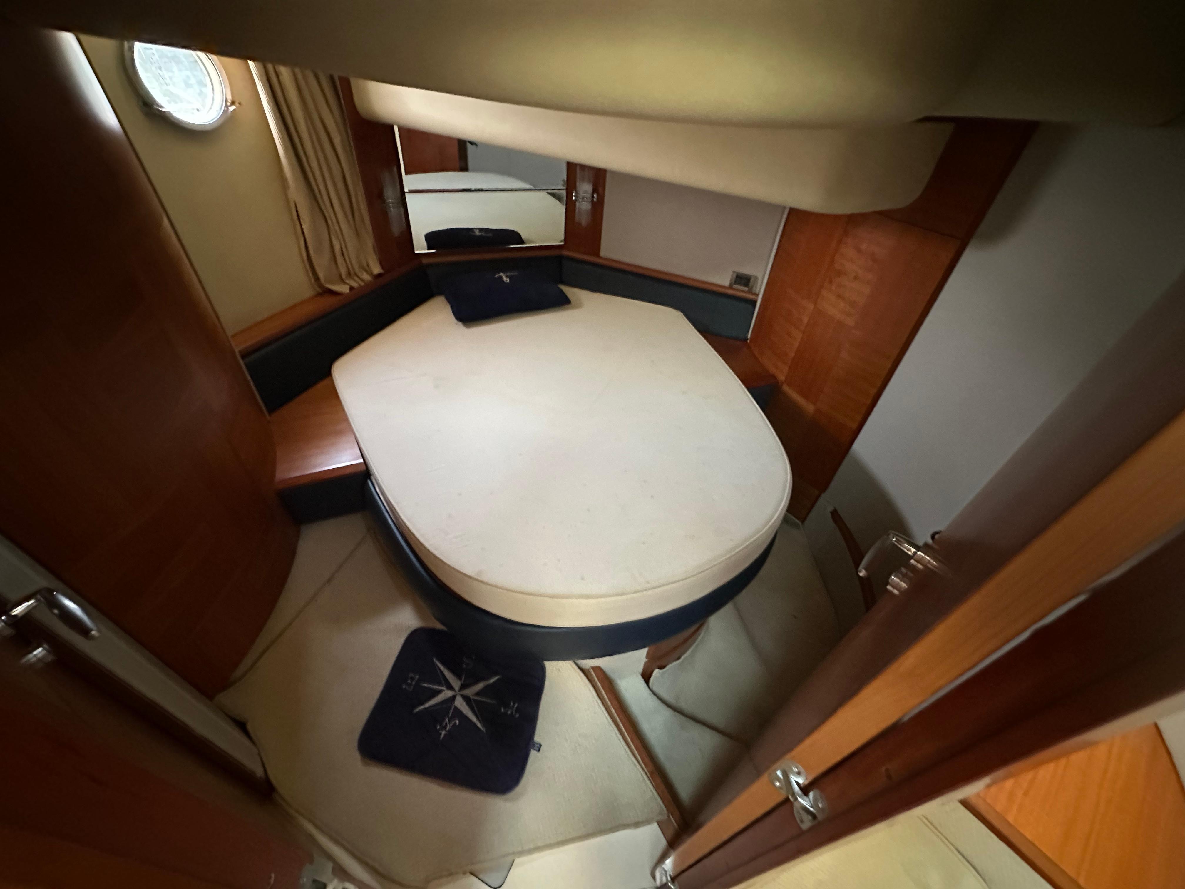 2006 Azimut 52 