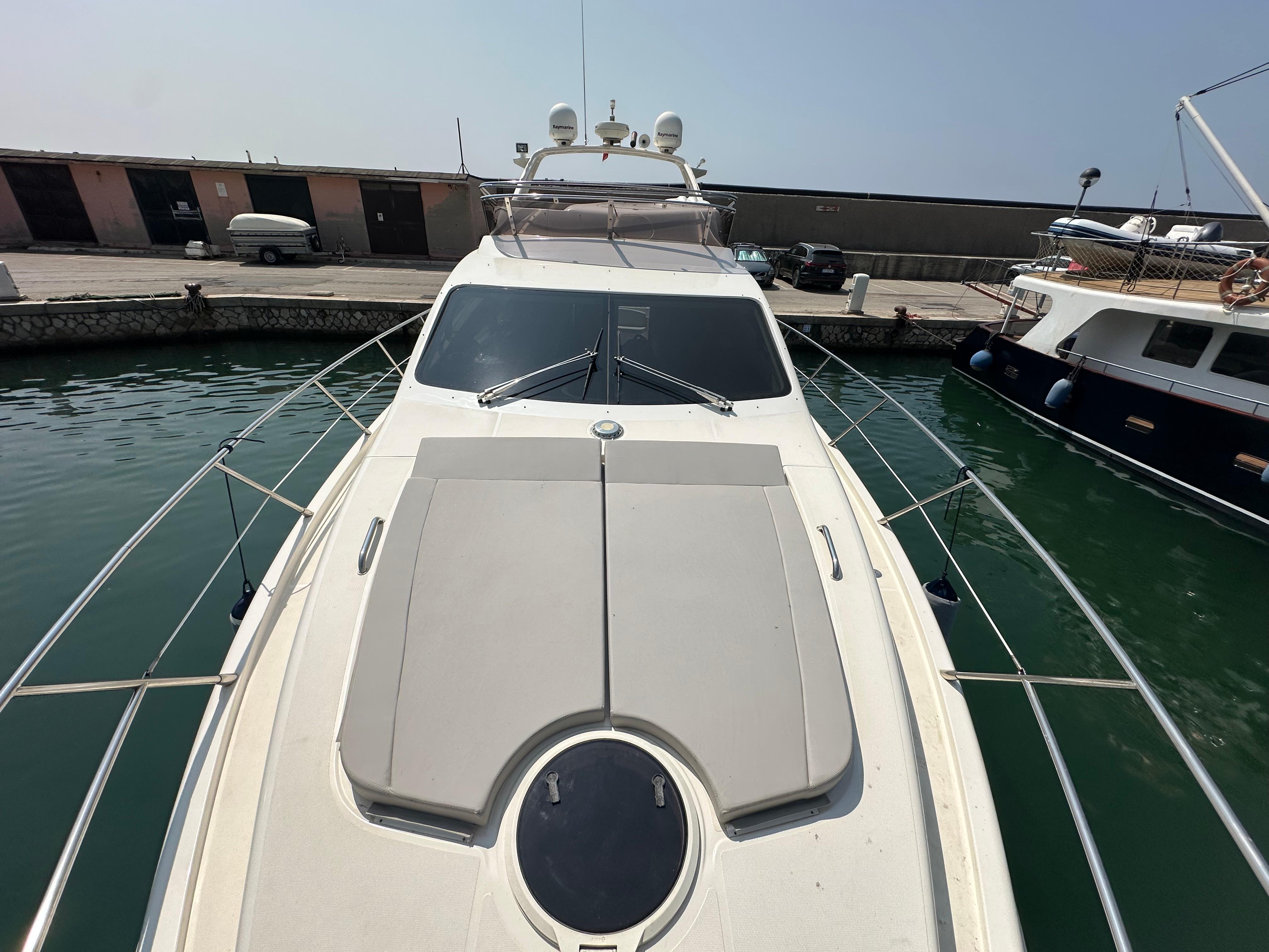 2006 Azimut 52 
