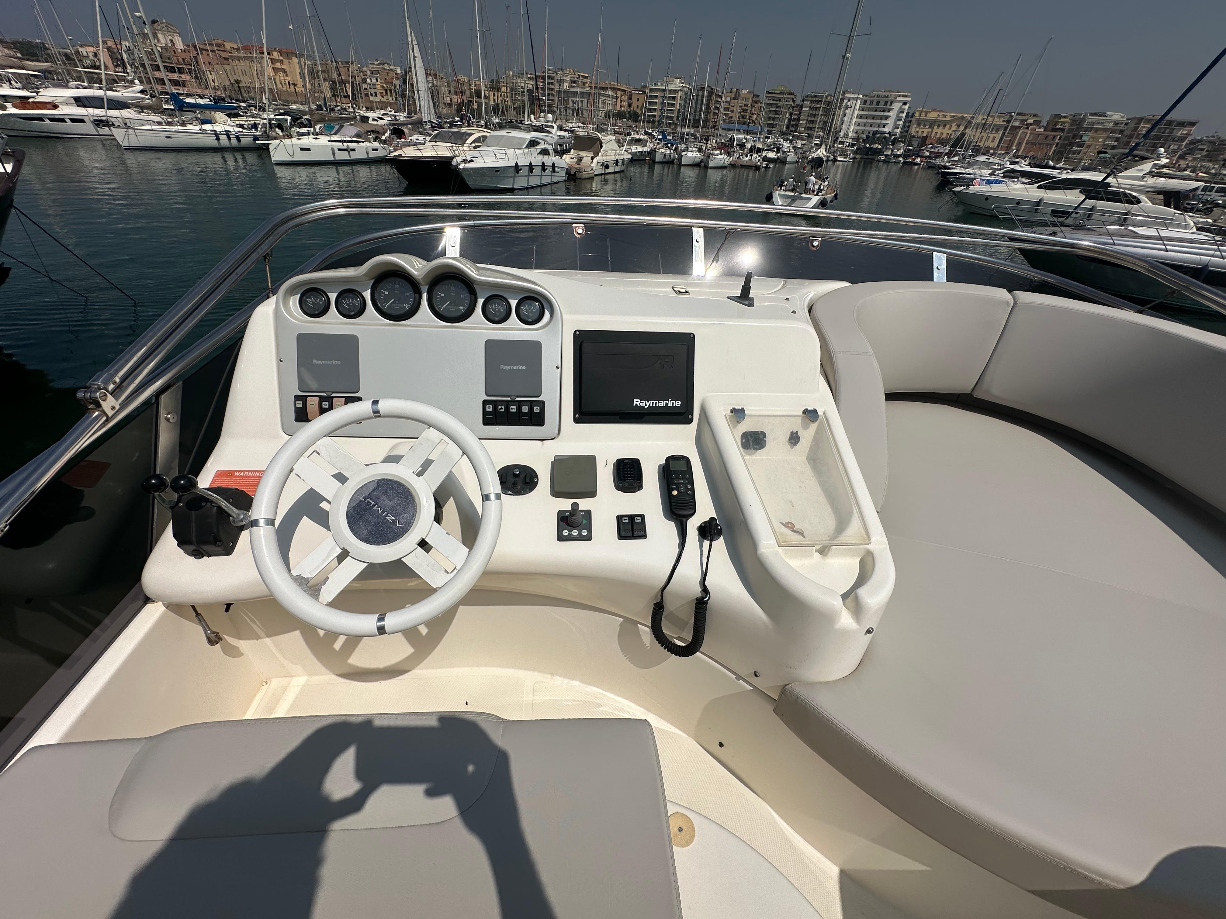 2006 Azimut 52 