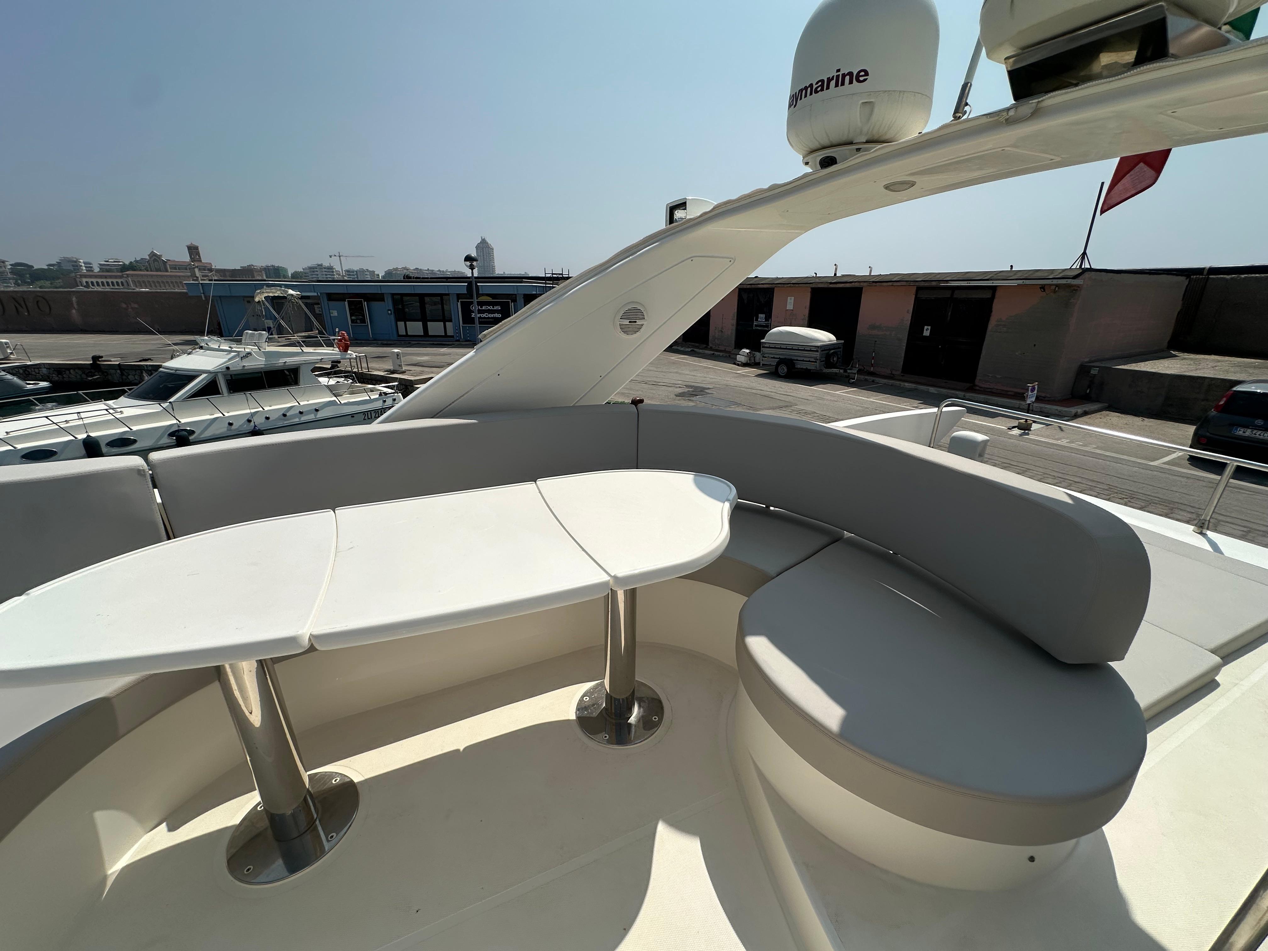 2006 Azimut 52 