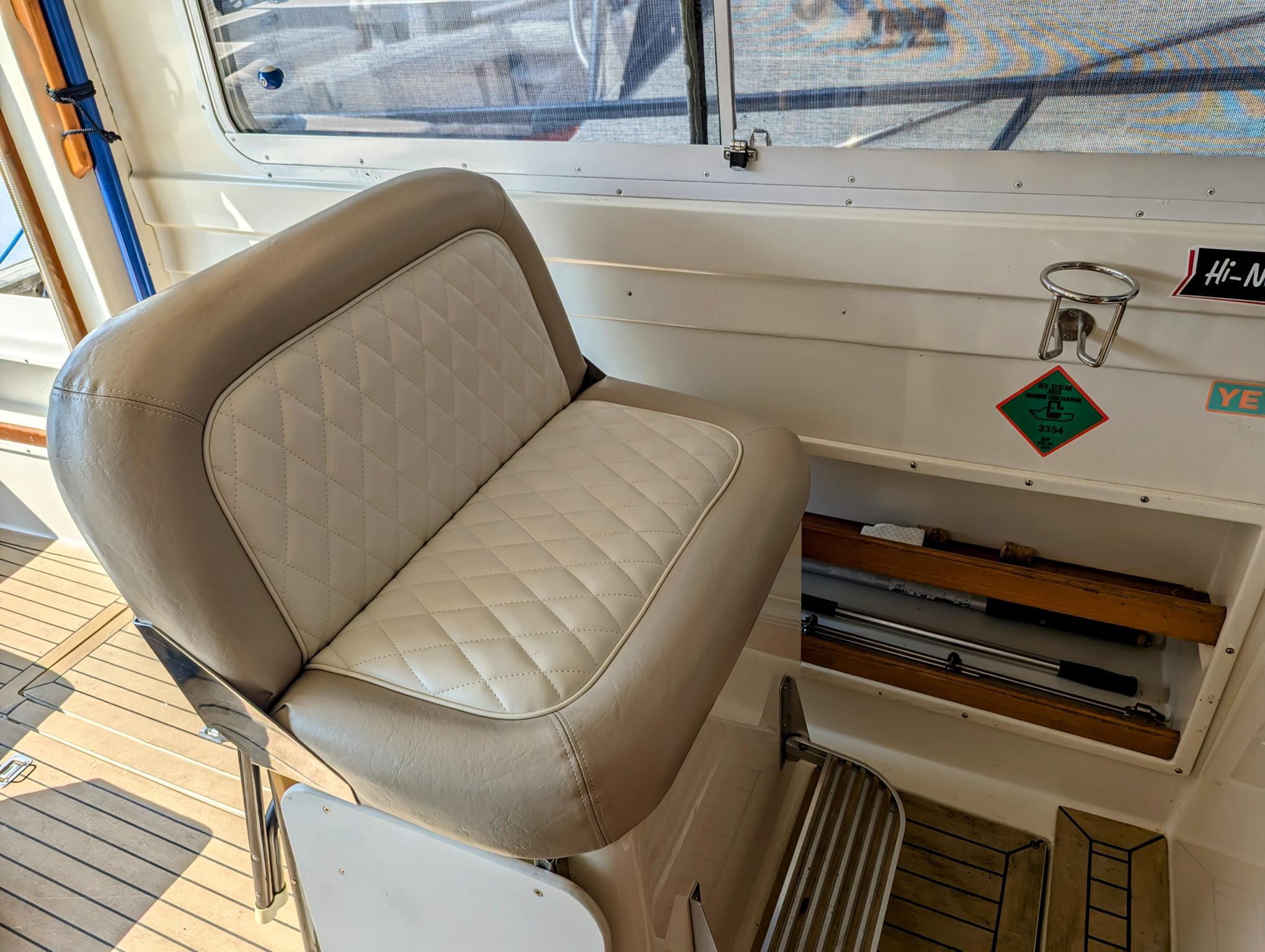 2000 Hunt Yachts 28 Express-24