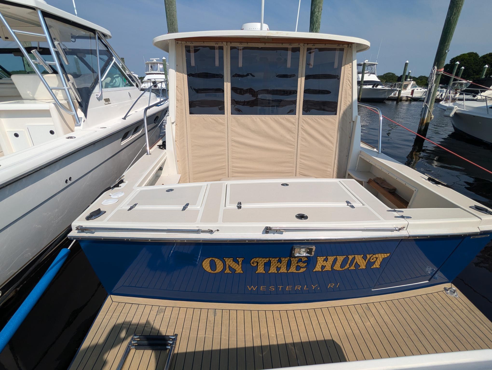 2000 Hunt Yachts 28 Express-10