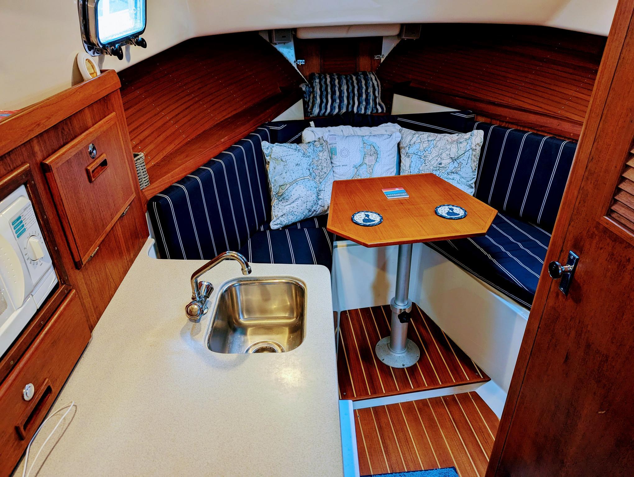 2000 Hunt Yachts 28 Express-27