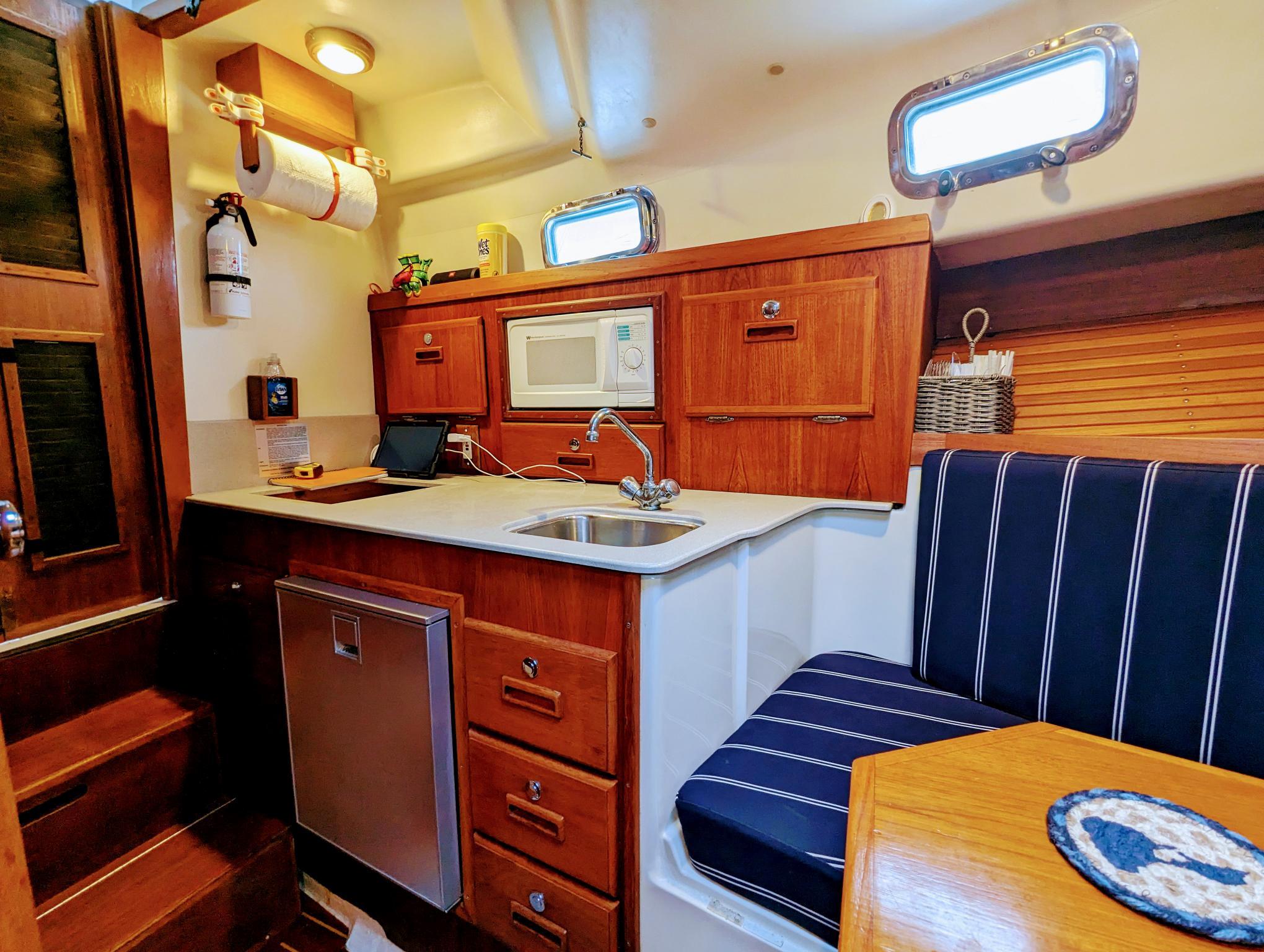 2000 Hunt Yachts 28 Express-29