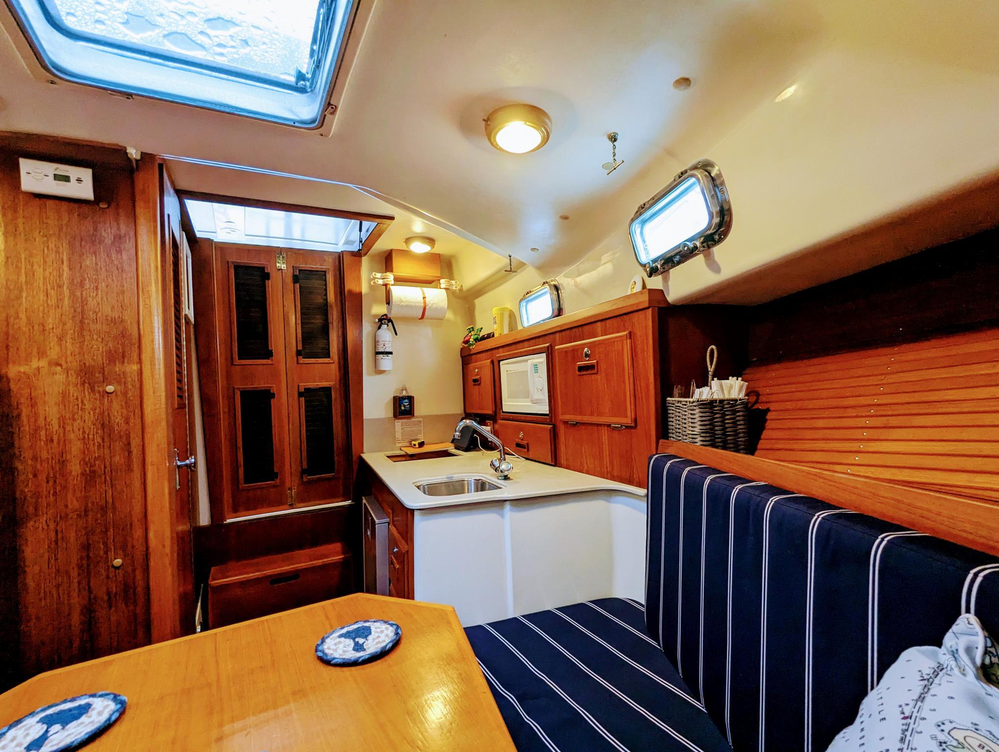 2000 Hunt Yachts 28 Express-28