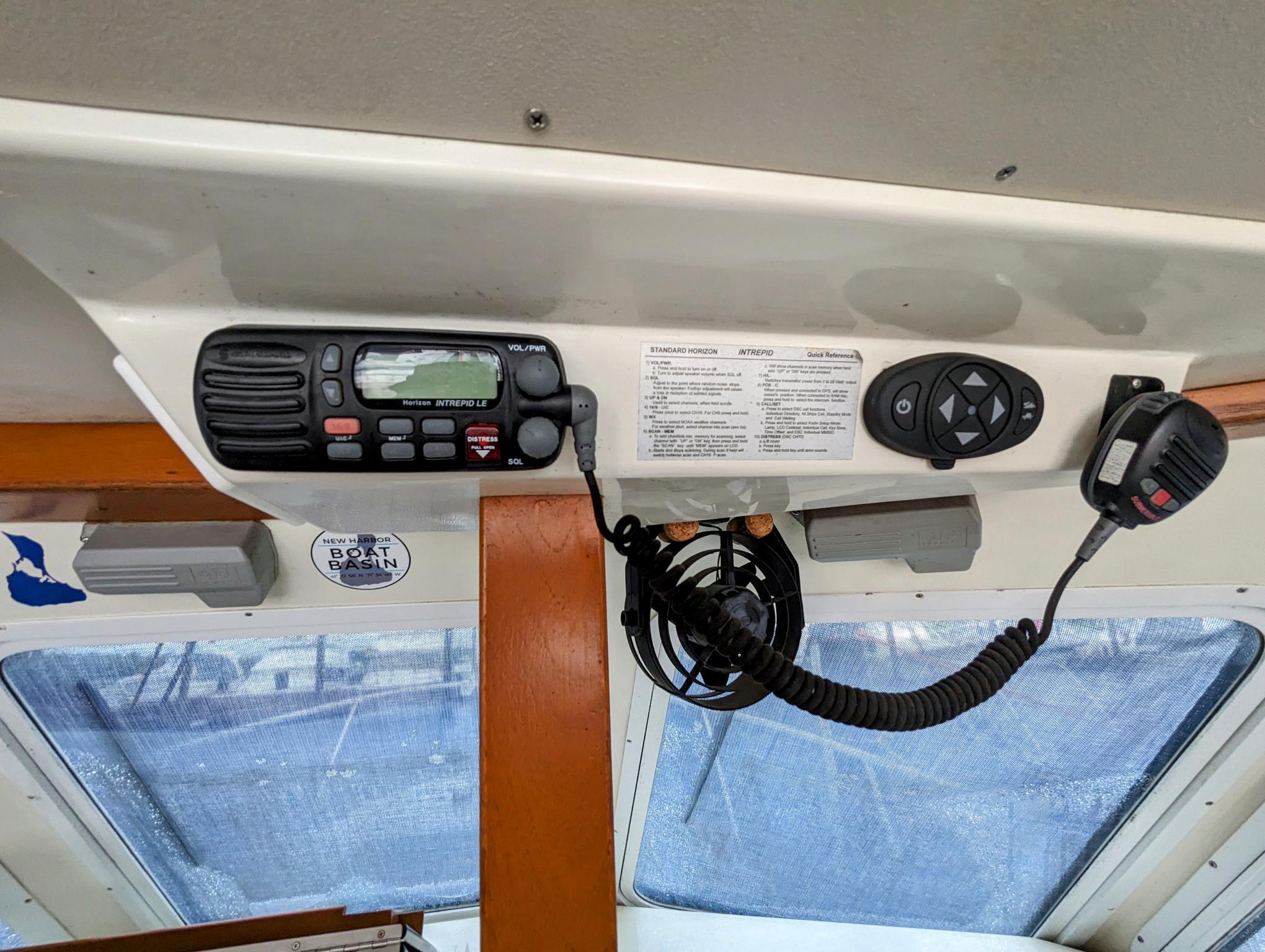 2000 Hunt Yachts 28 Express-22