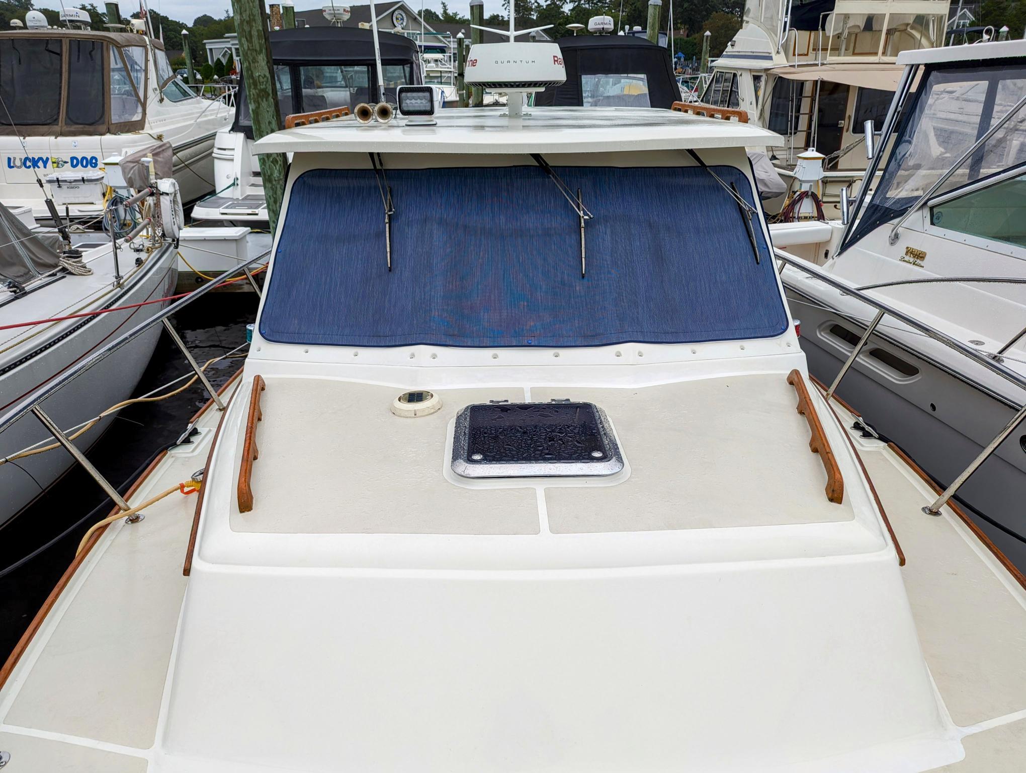 2000 Hunt Yachts 28 Express-9
