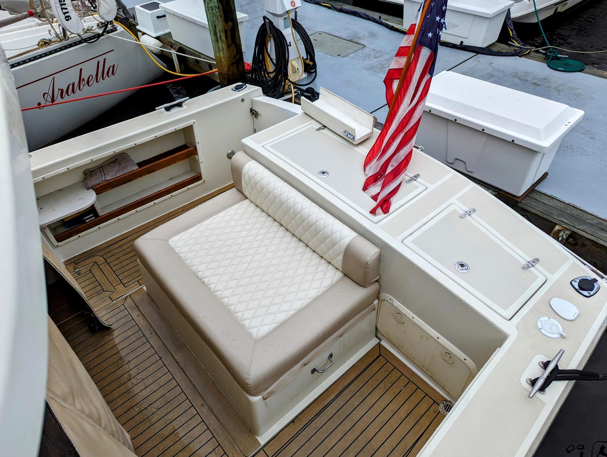 2000 Hunt Yachts 28 Express-13