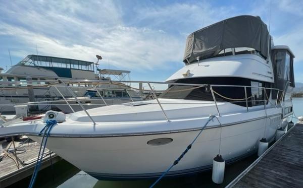 1993 Carver 350 Aft Cabin