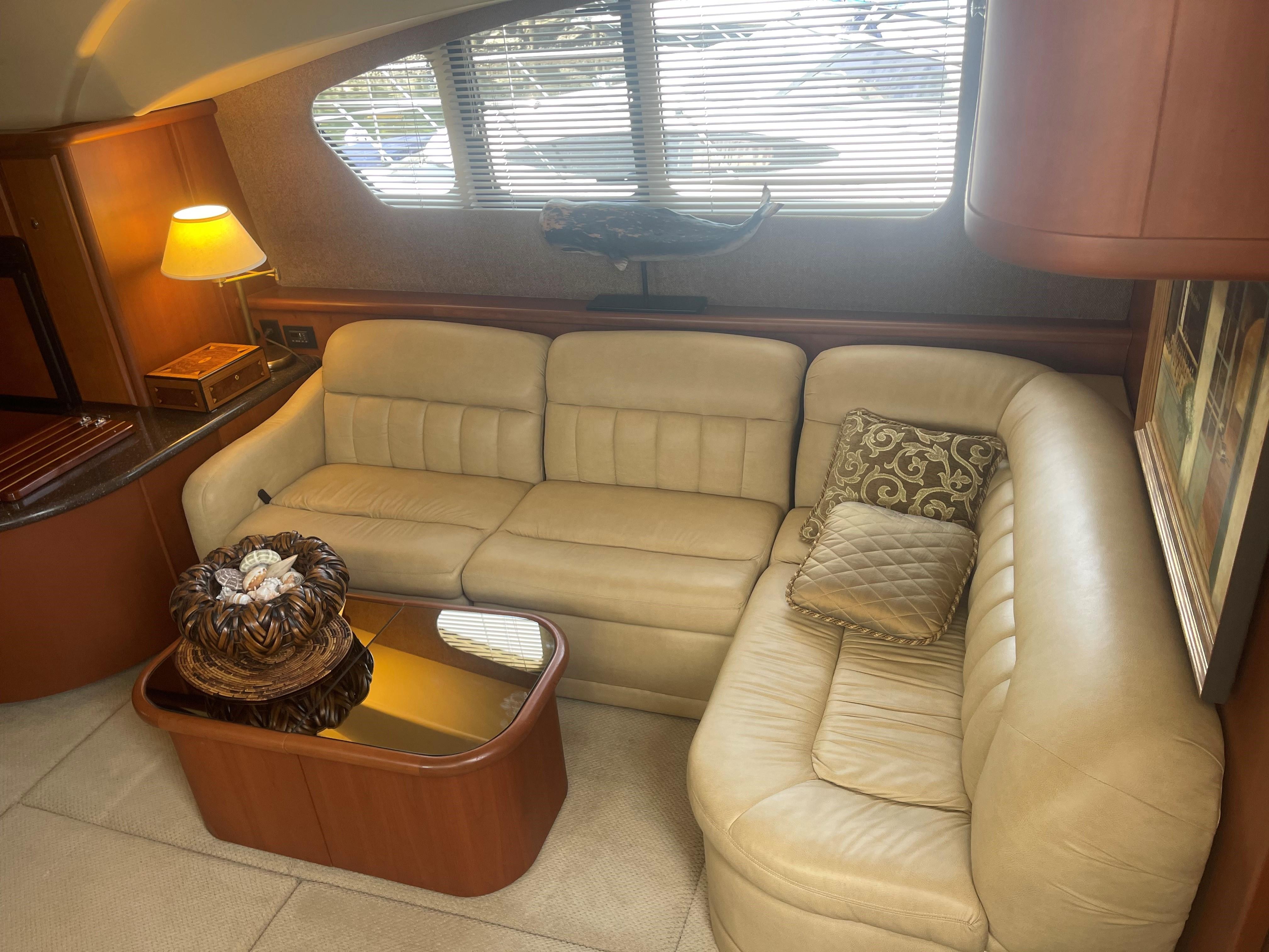45 Silverton 39 Motor Yacht - saloon